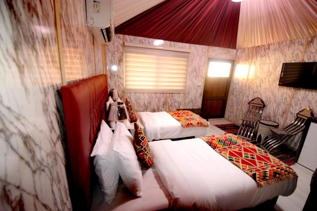Deluxe Double or Twin Tent photo 1