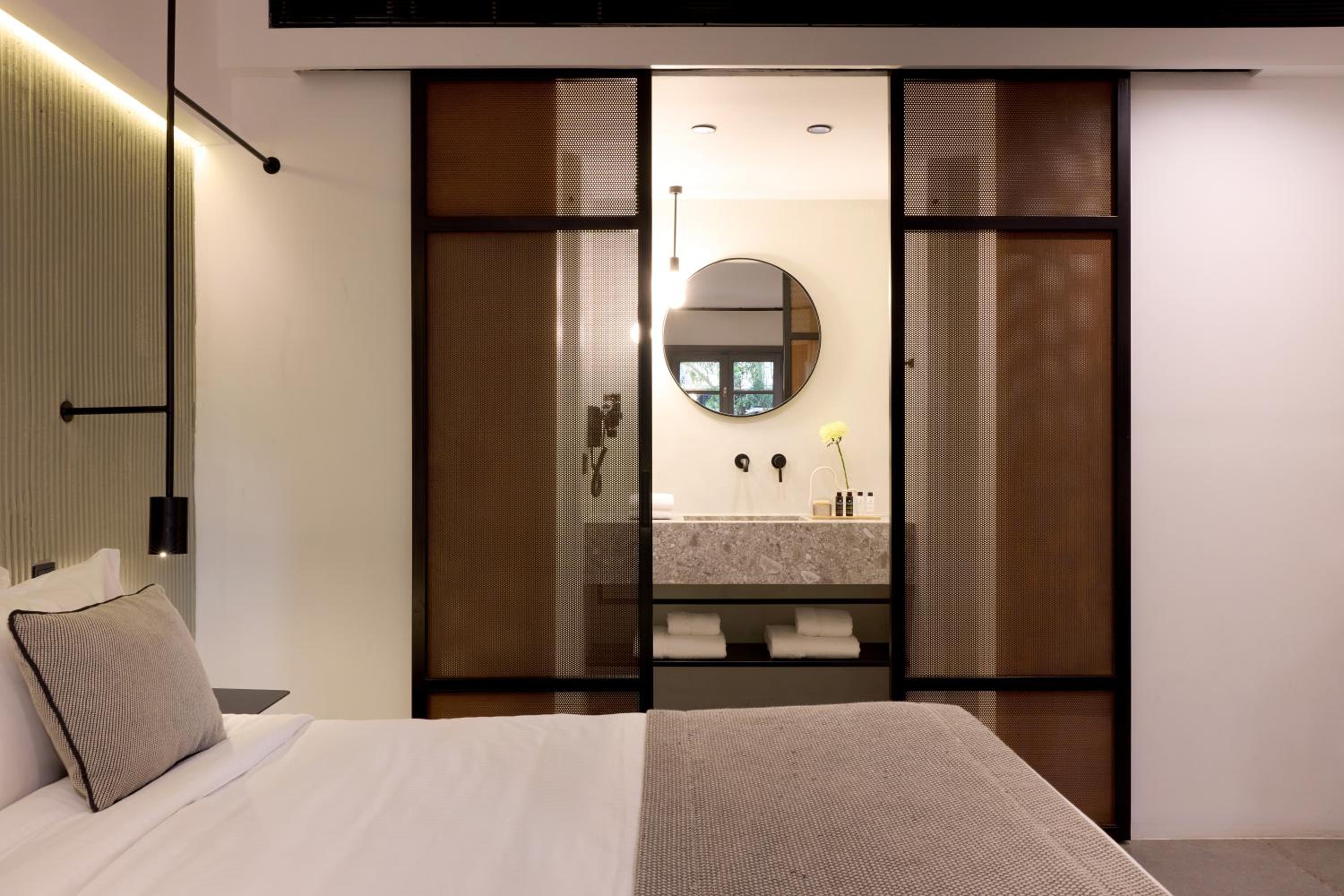 Semi-Ground Floor Family Room (4 Adults) photo 2
