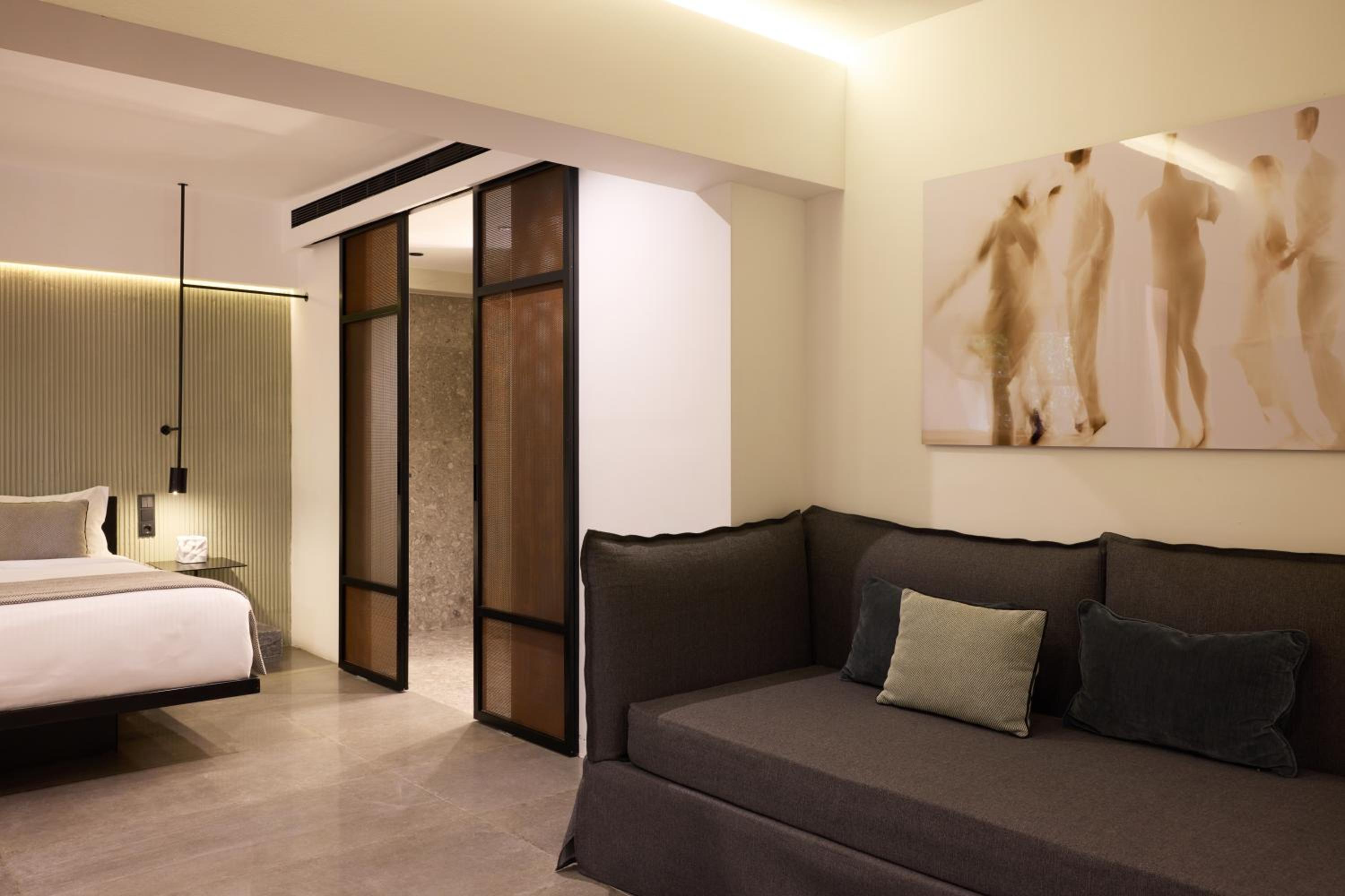 Semi-Ground Floor Family Room (4 Adults) photo 3