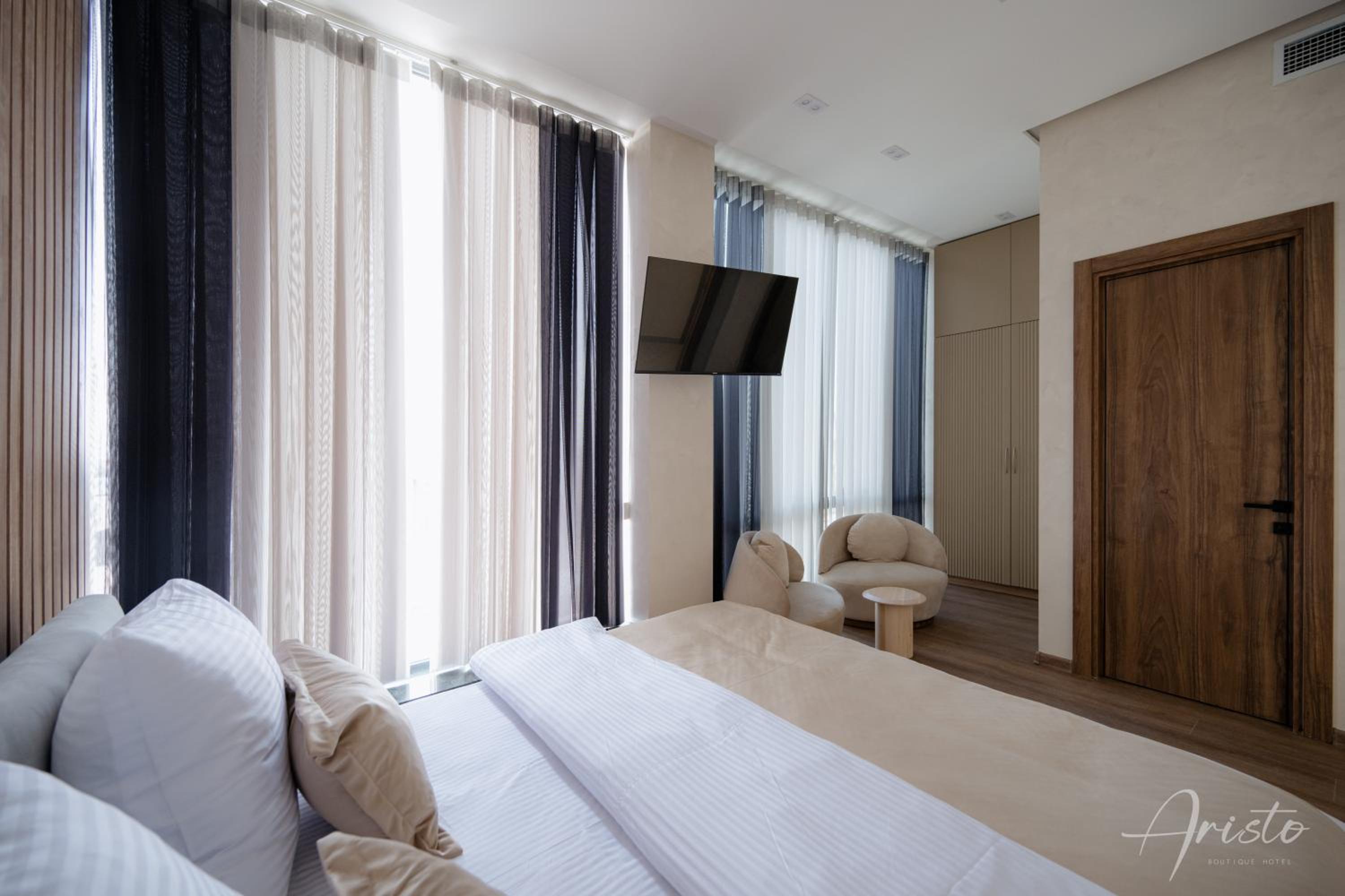 King Room with Mountain View photo 3