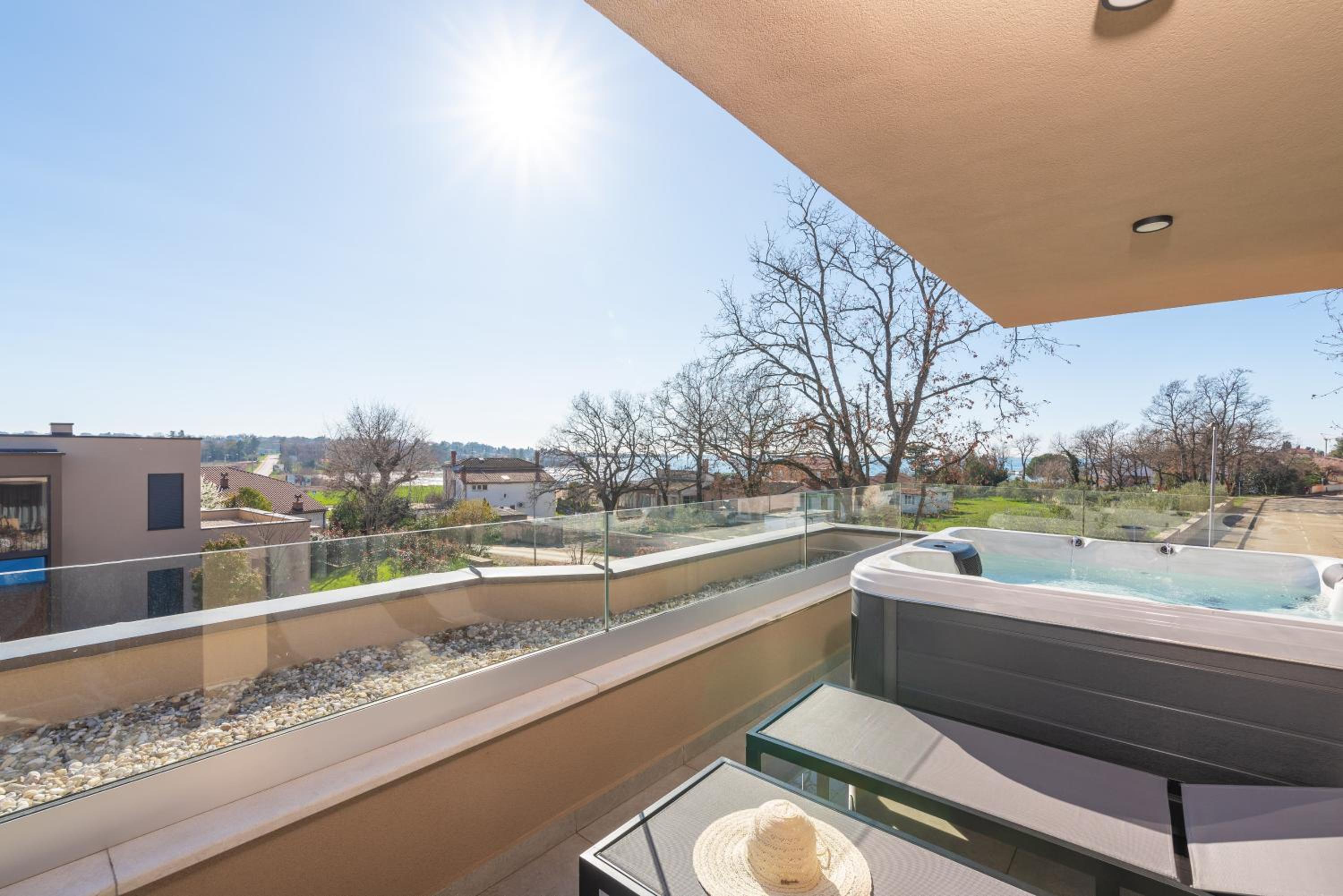 Three-Bedroom Apartment with Sea View photo 3