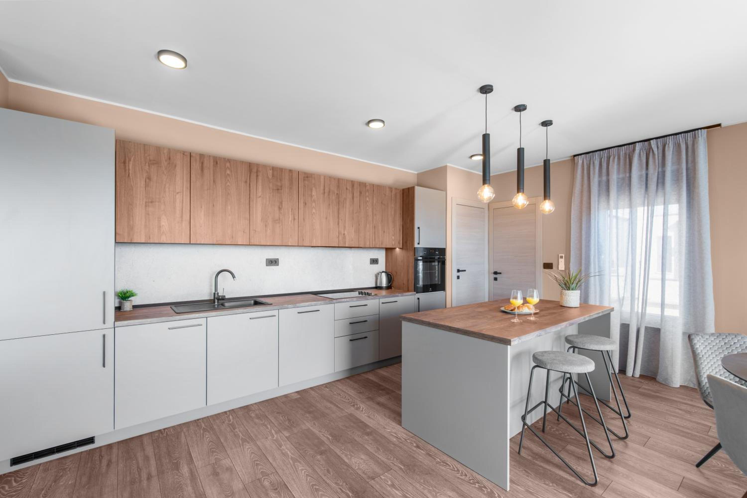 Three-Bedroom Apartment with Sea View photo 2