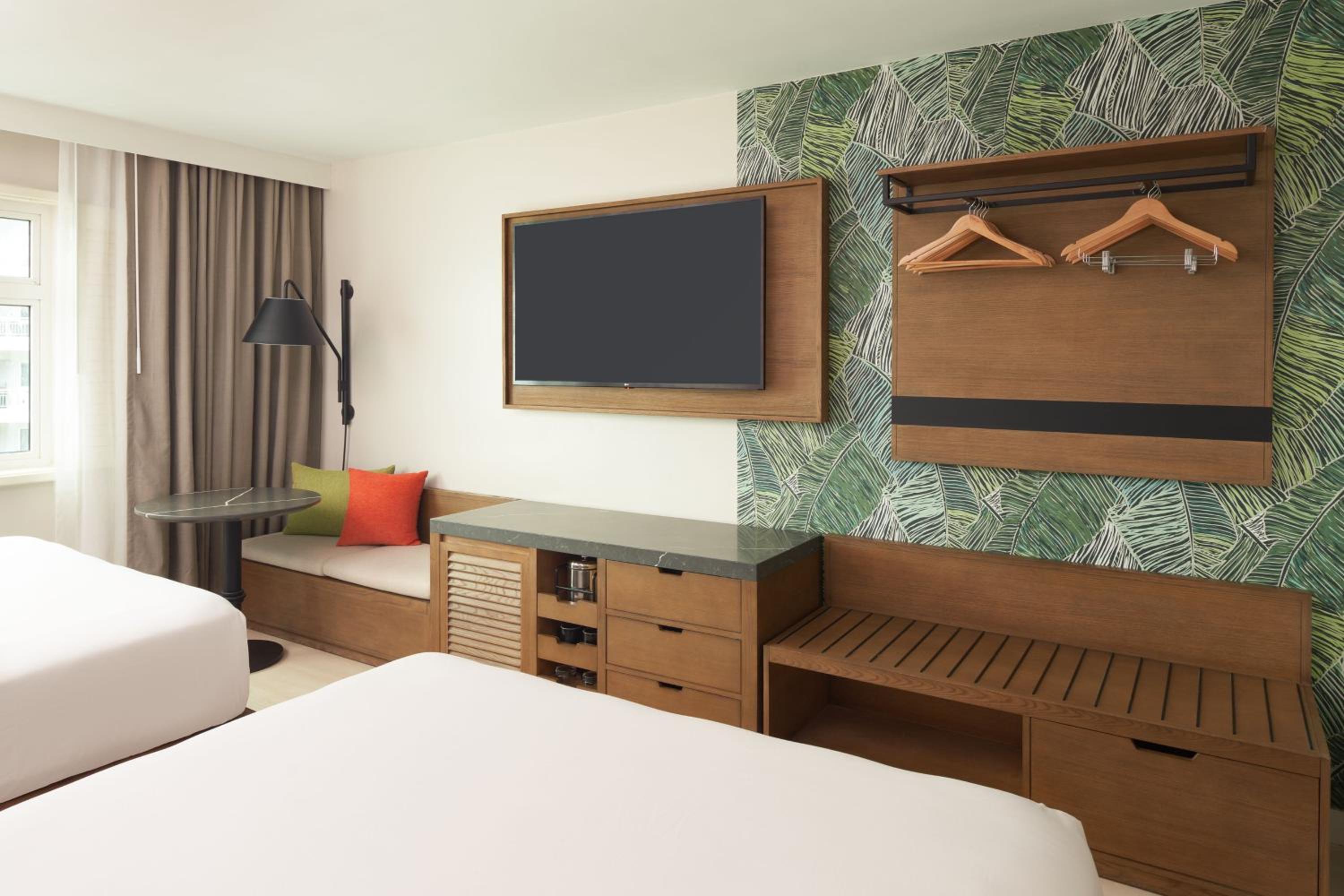 Deluxe Double Room with Two Double Beds - Photo 5