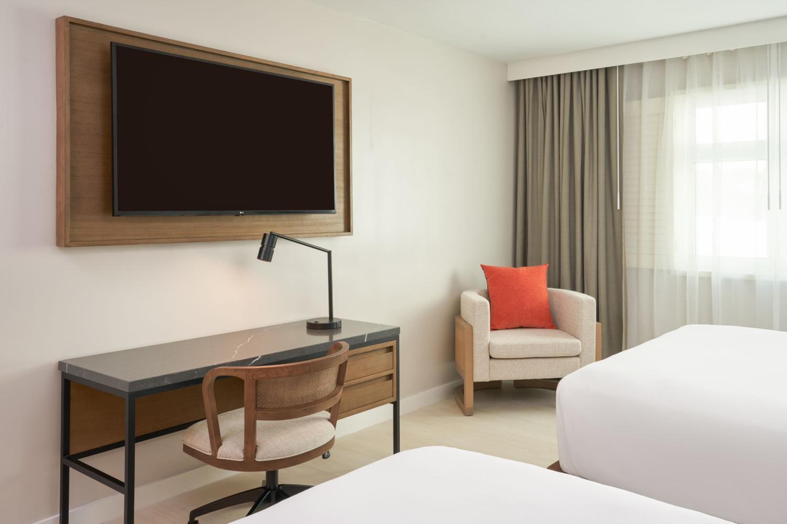 One-Bedroom Larger Suite - Photo 2