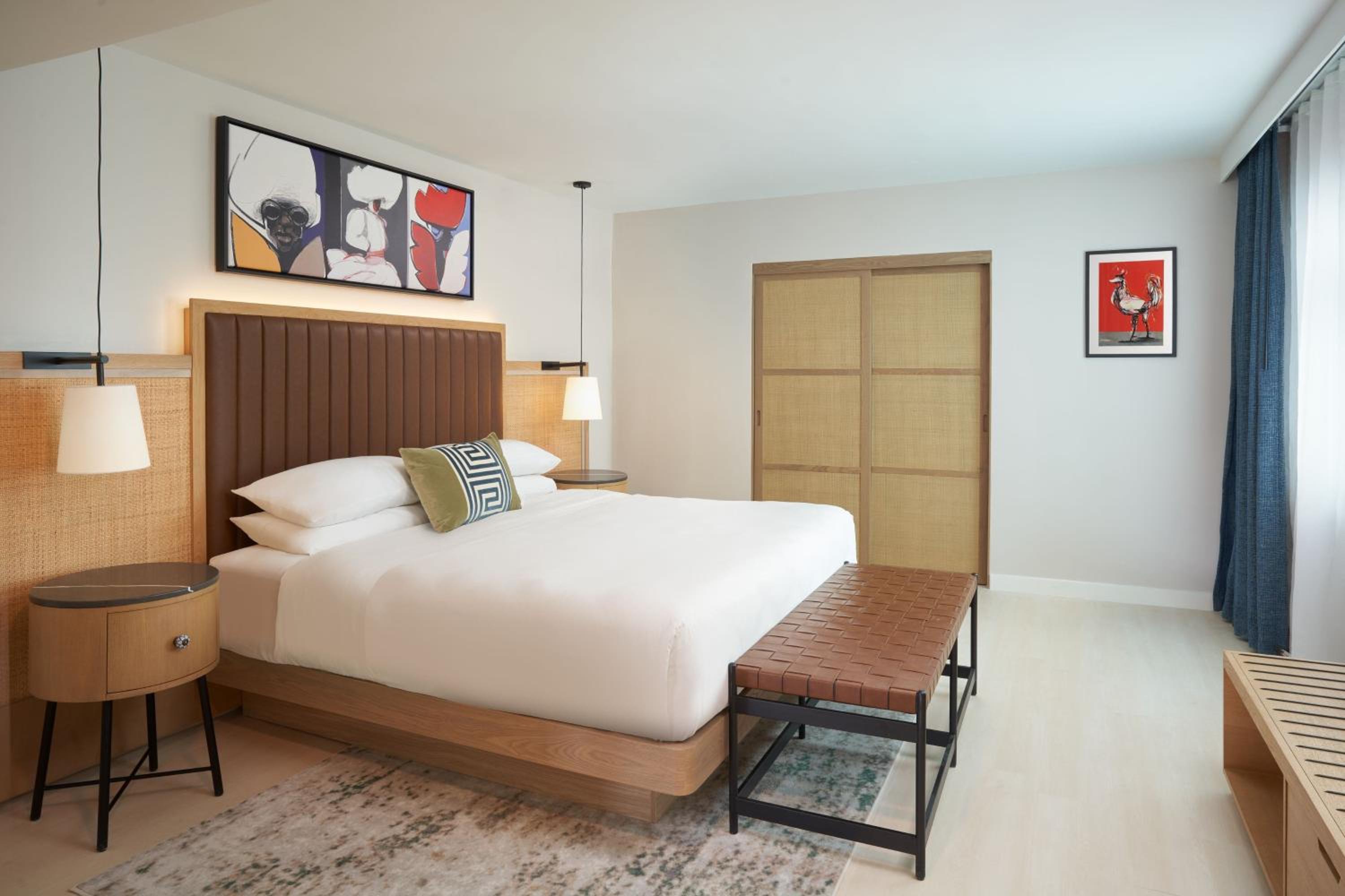 One-Bedroom King Suite with Balcony and Bay View - Photo 18