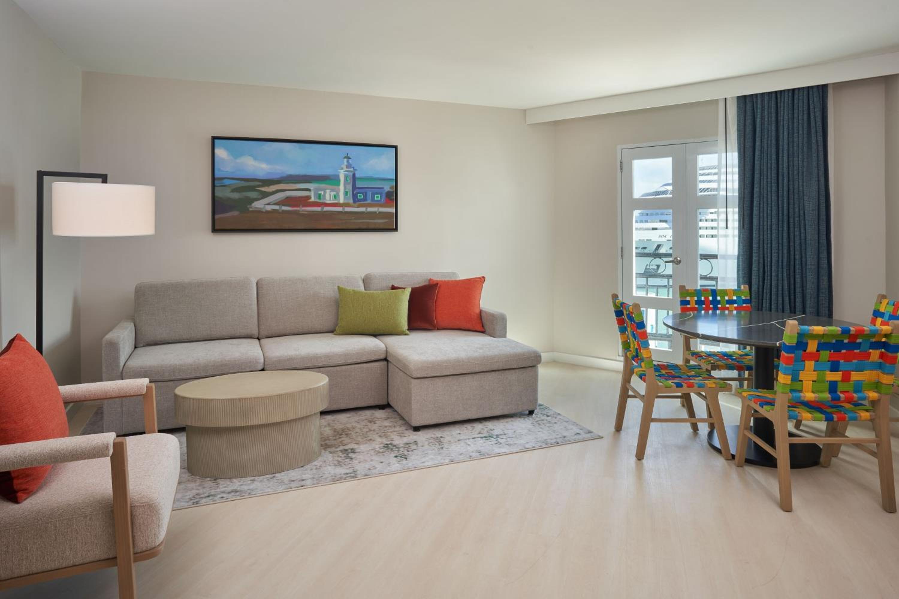 One-Bedroom King Suite with Balcony and Bay View - Photo 15
