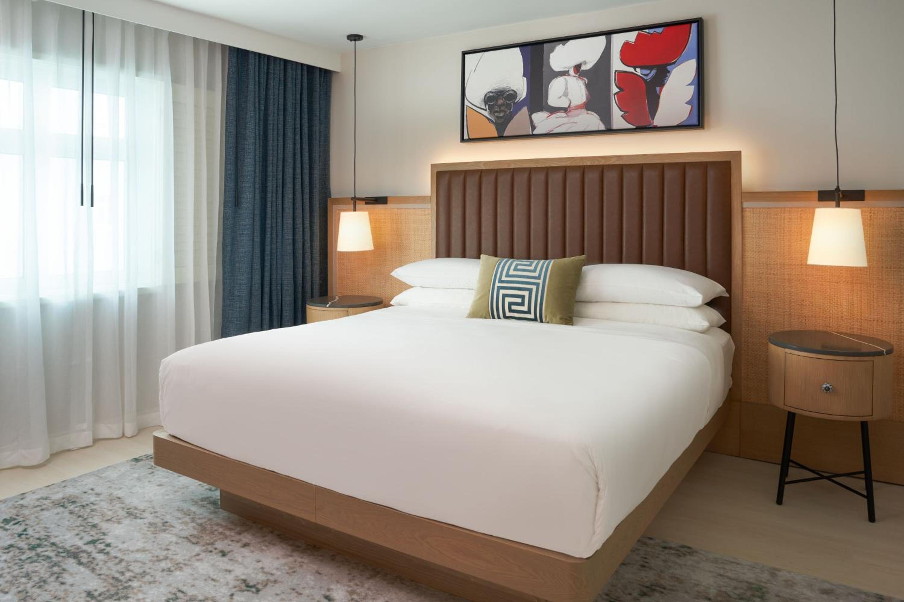 One-Bedroom King Suite with Balcony and Bay View - Photo 10