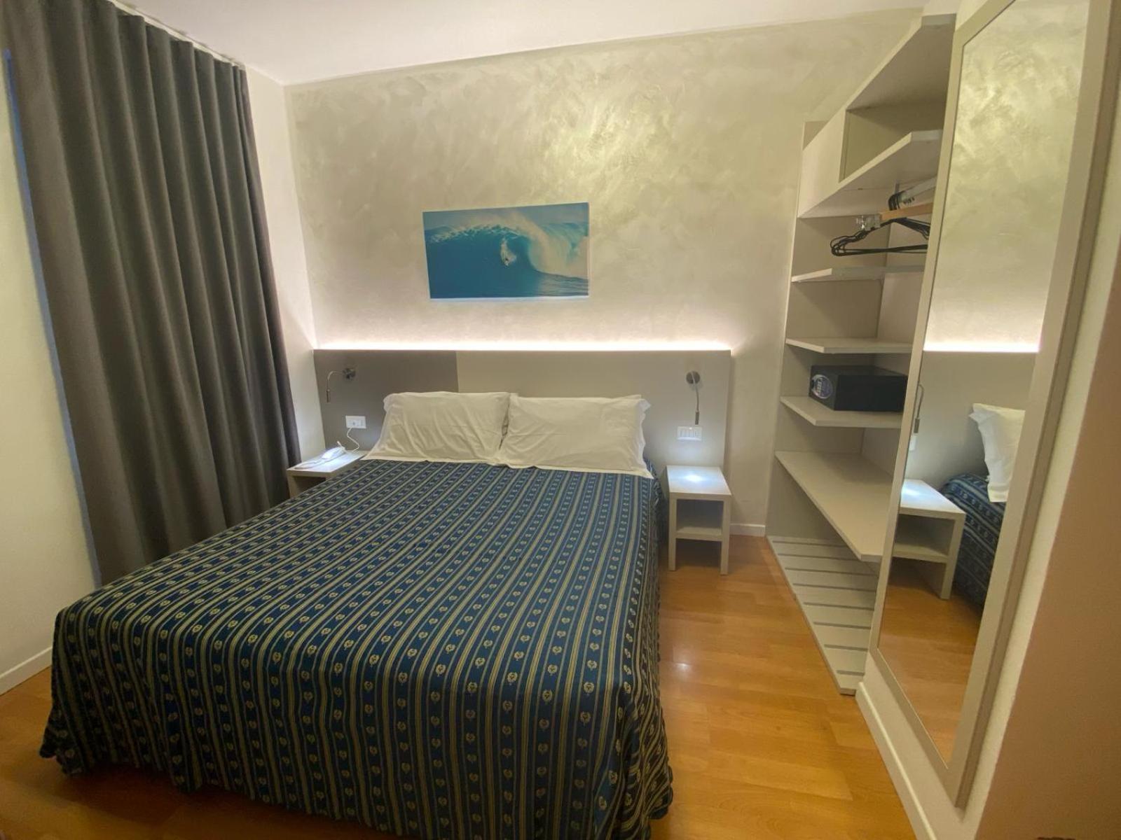 Small Twin Room photo 2