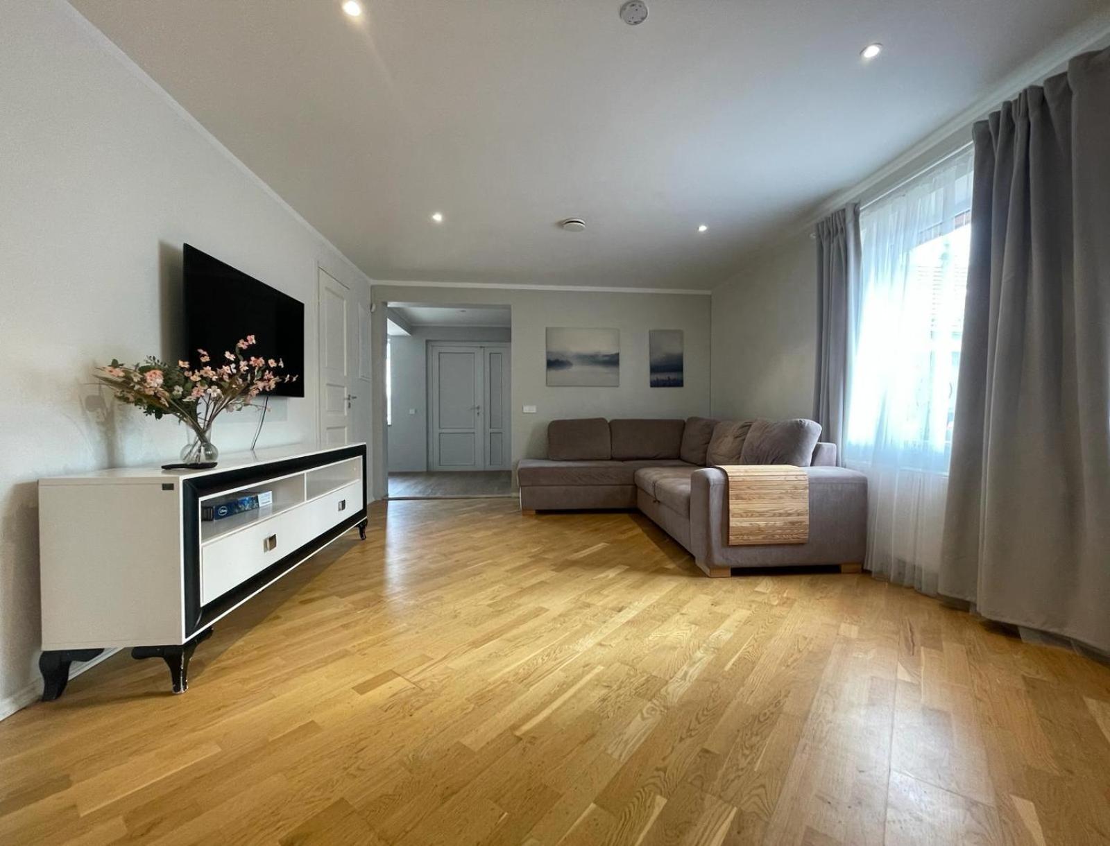Three-Bedroom House photo 3