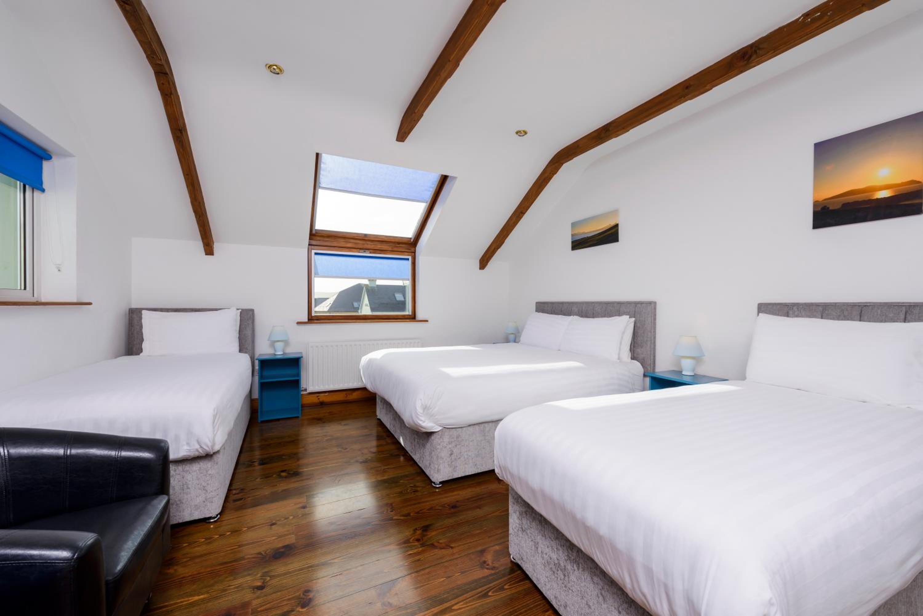 Double Room with Private Bathroom - Photo 9