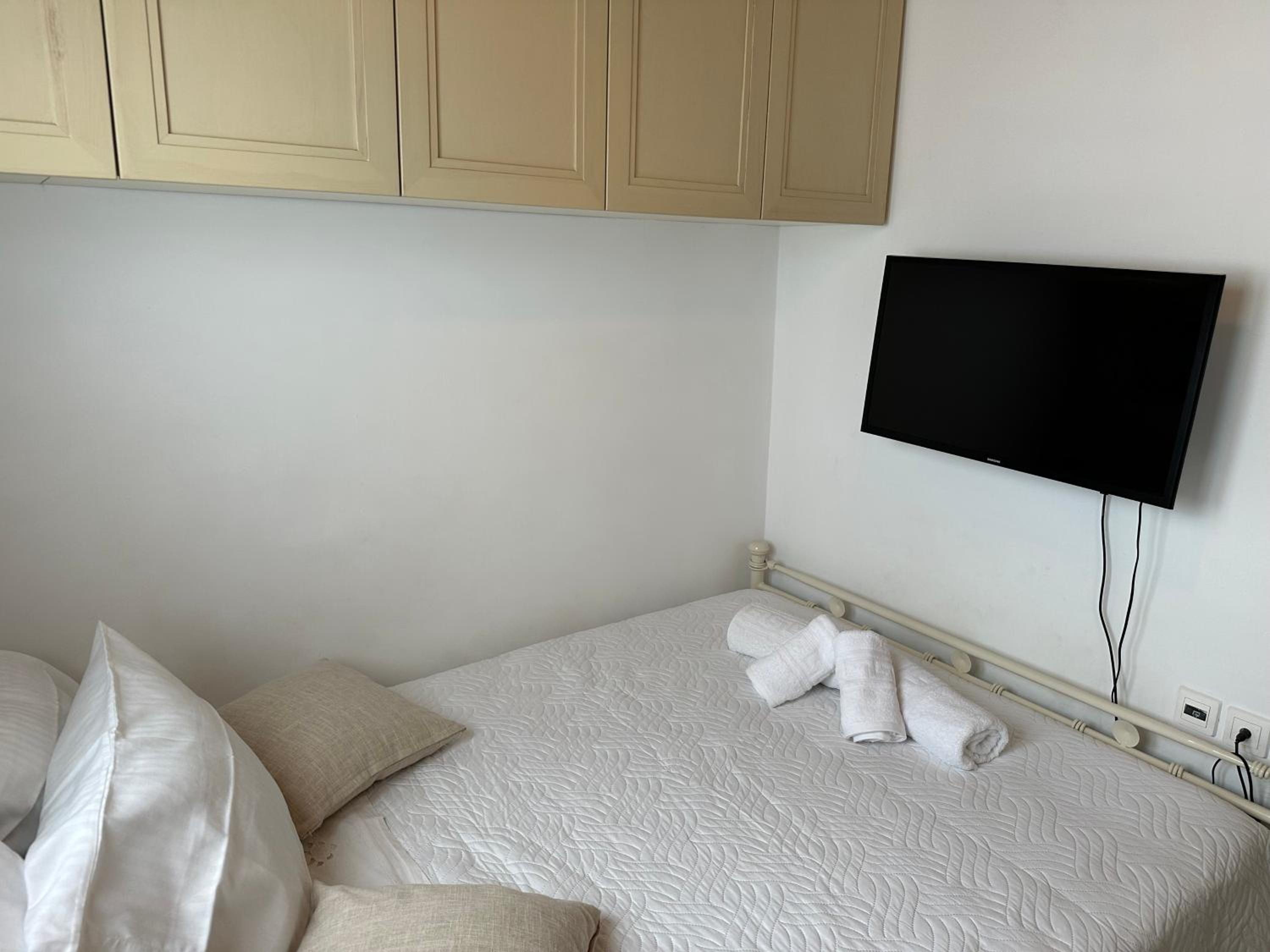 One-Bedroom House photo 1