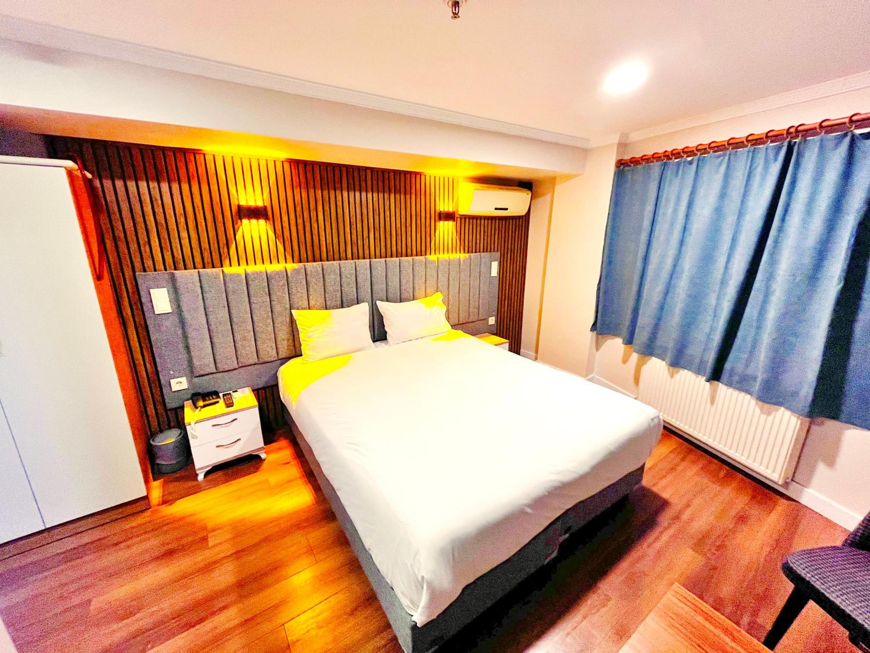 Queen Room with Sea View photo 2