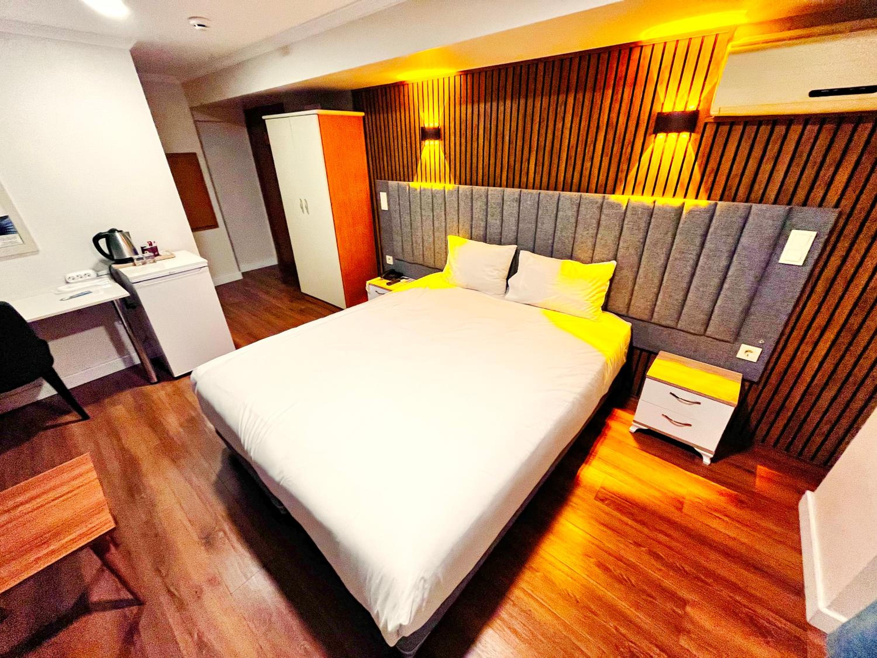 Queen Room with Sea View photo 1