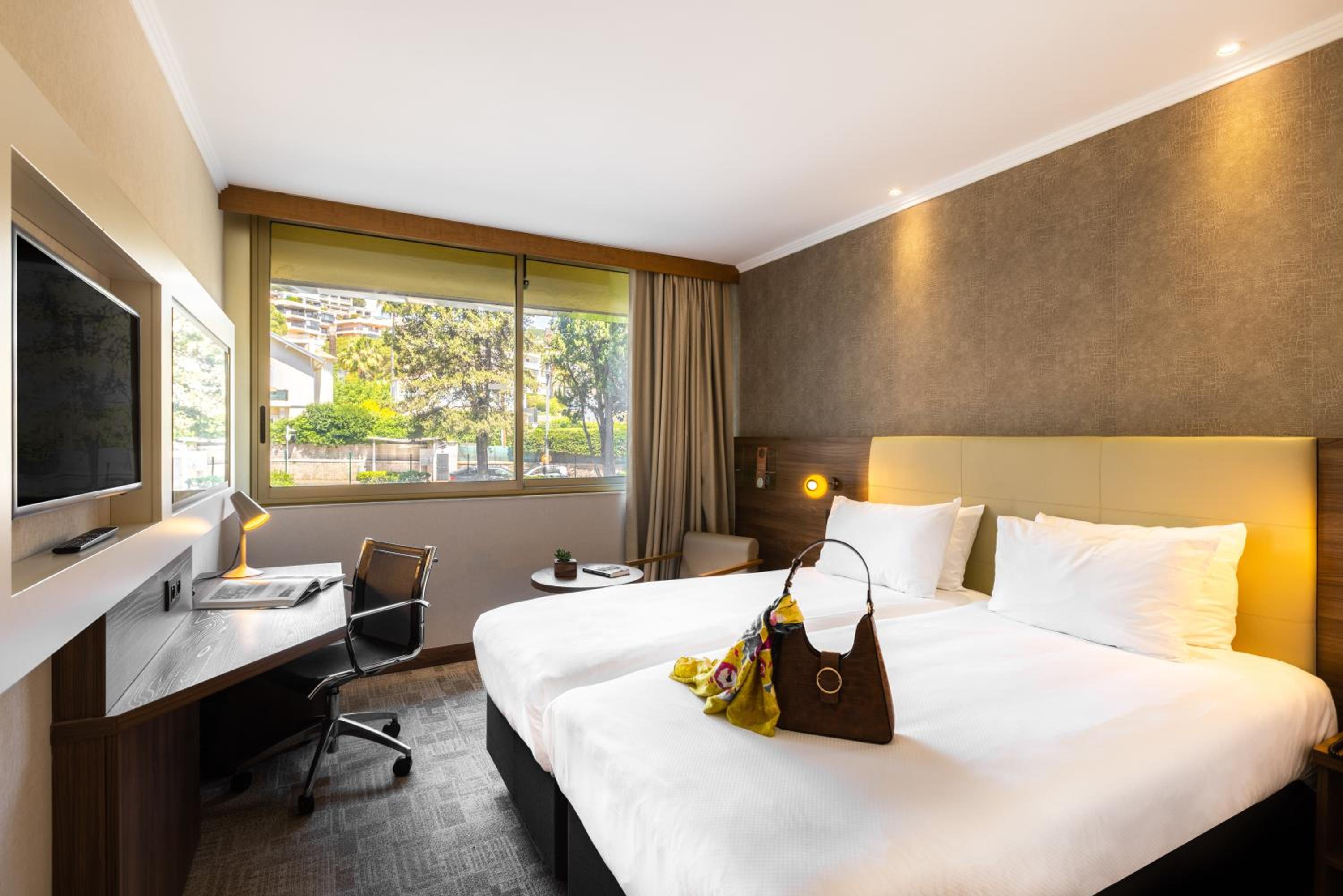 Classic Twin Room With City View