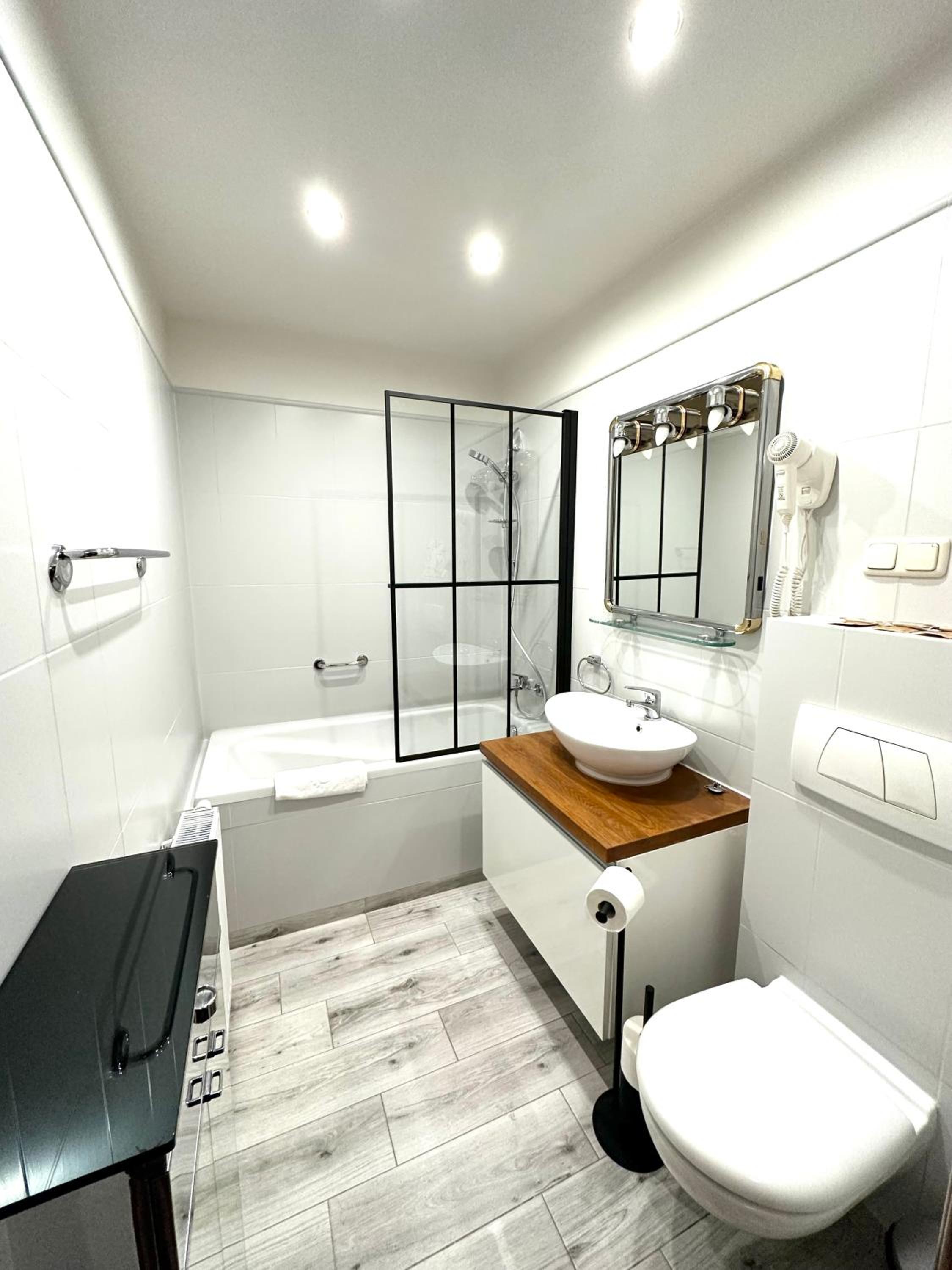 Studio Apartment - Photo 3
