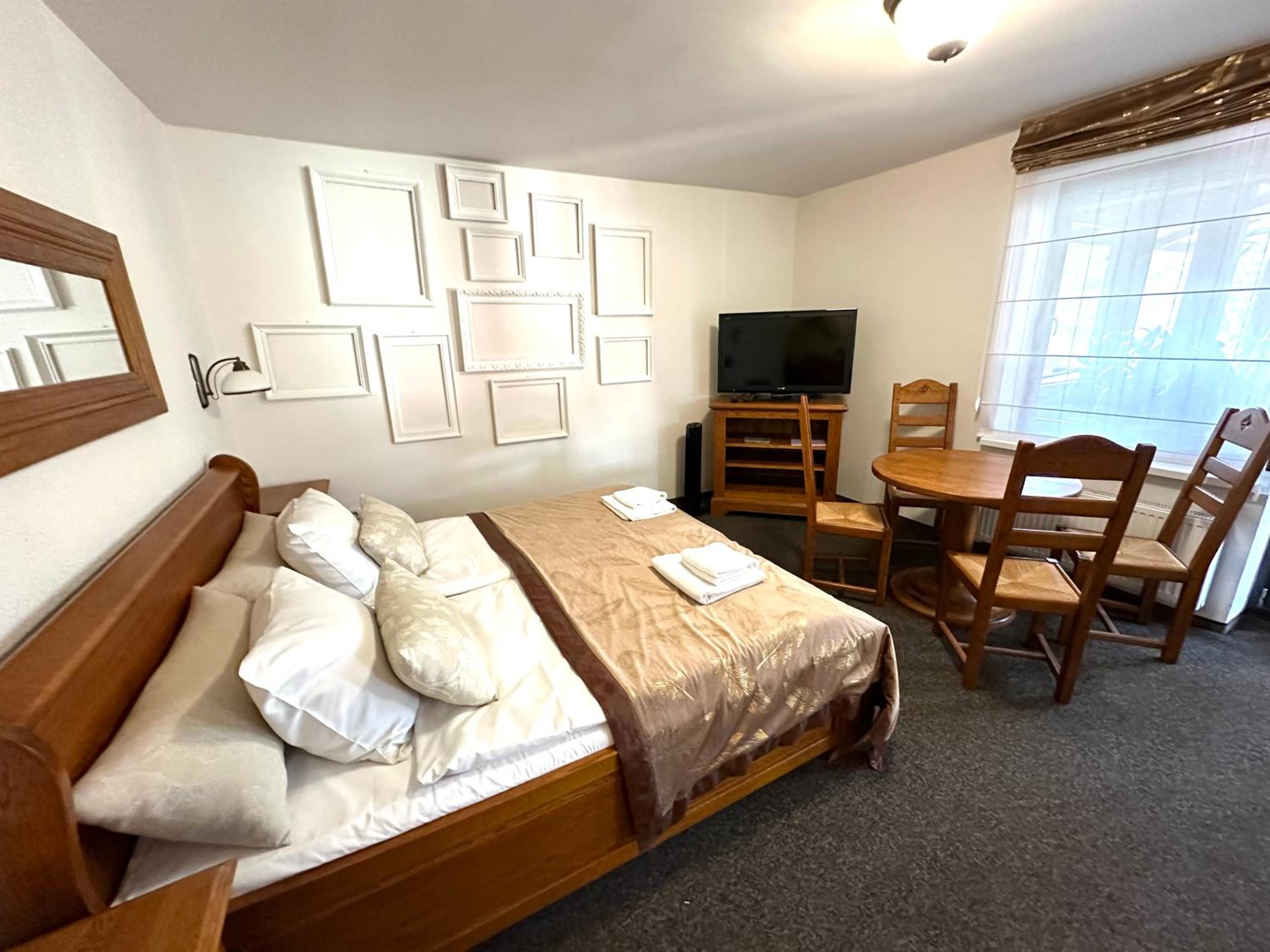 Studio Apartment - Photo 1
