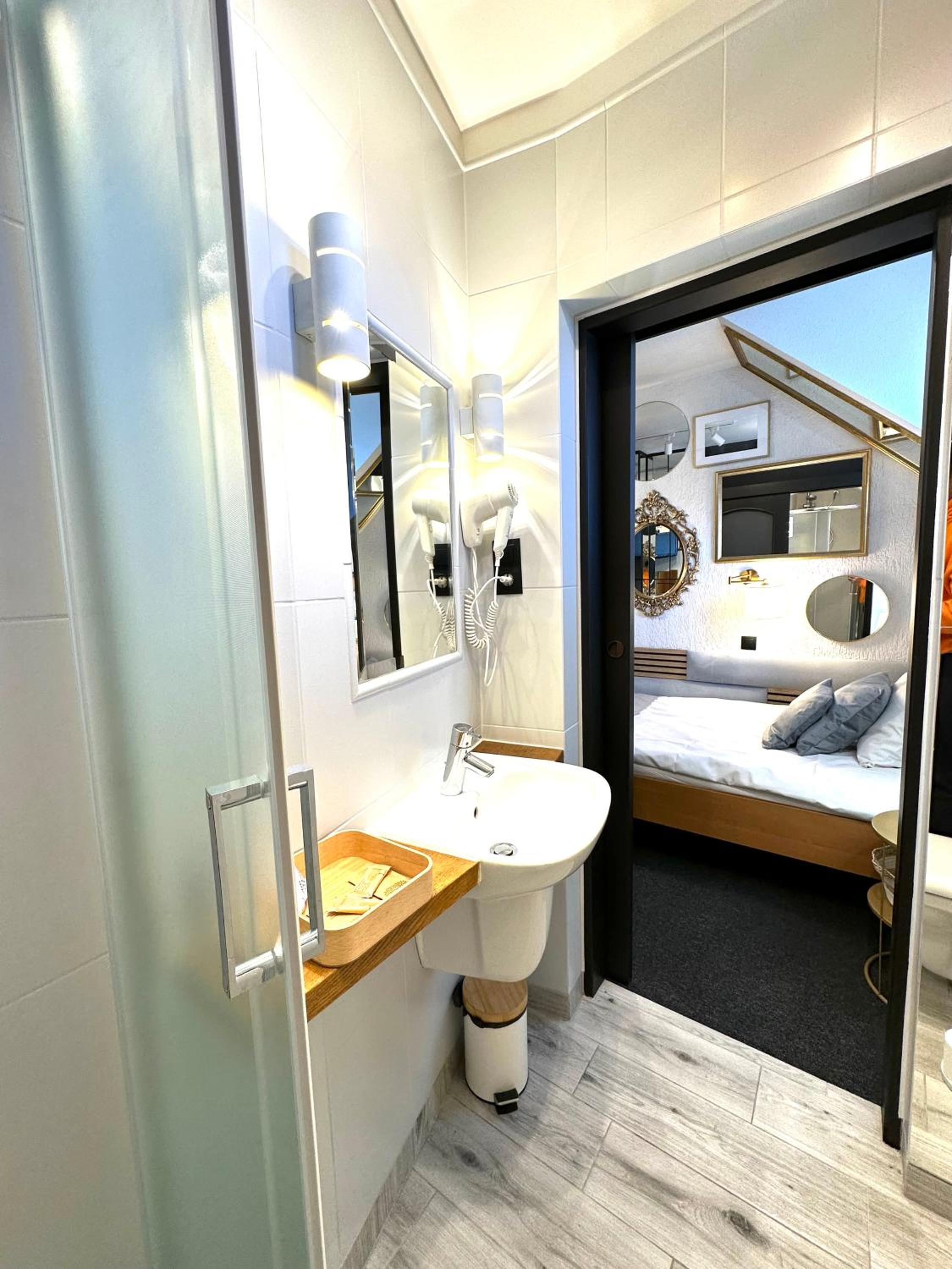 Double Room - Photo 2