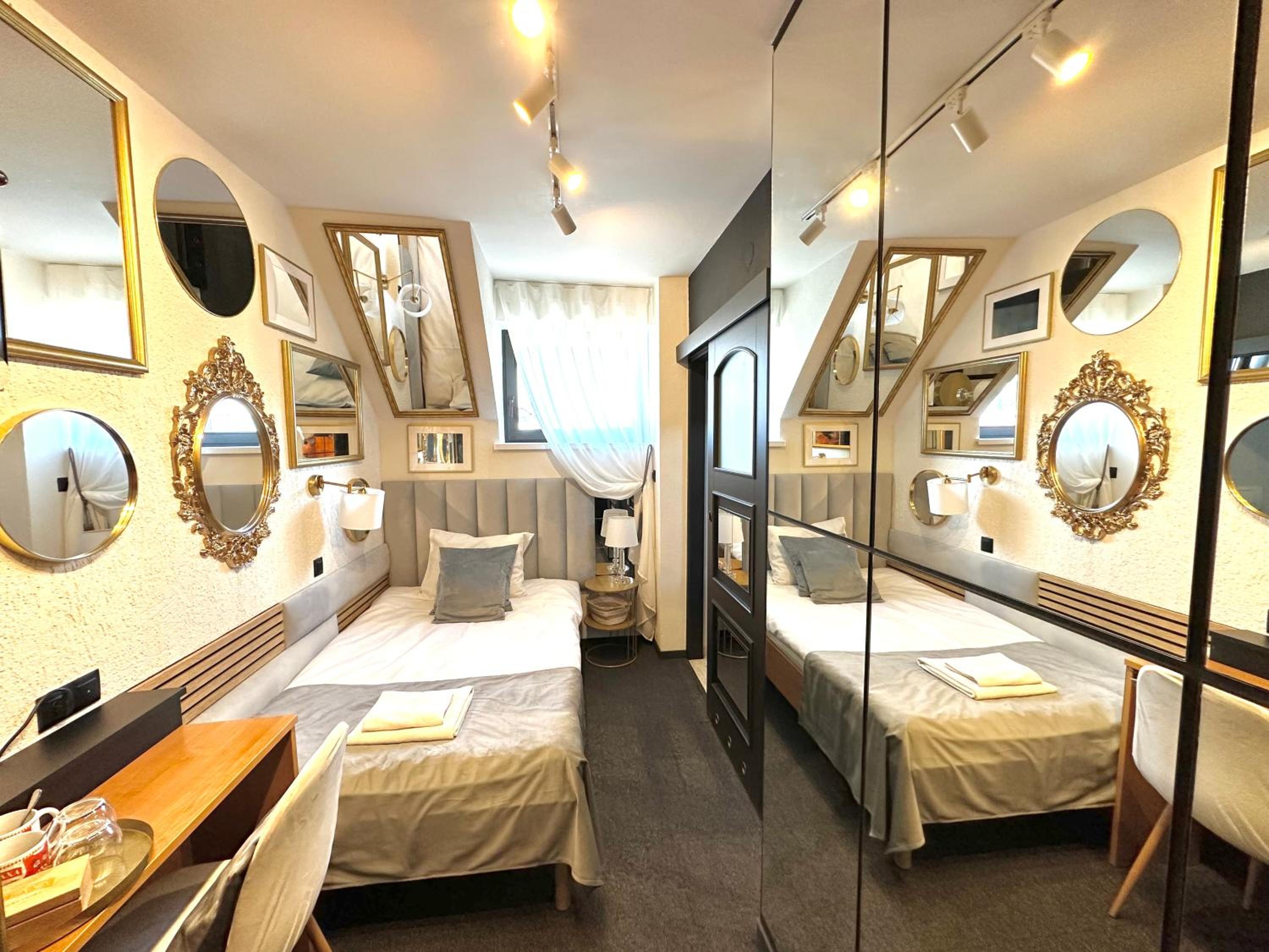Double Room - Photo 5