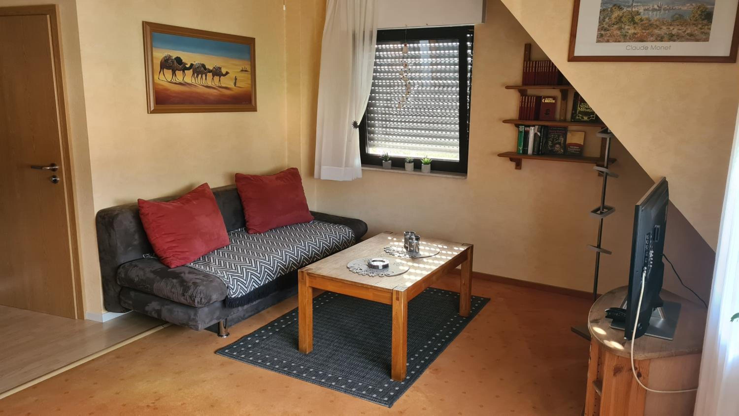 One-Bedroom Apartment photo 1