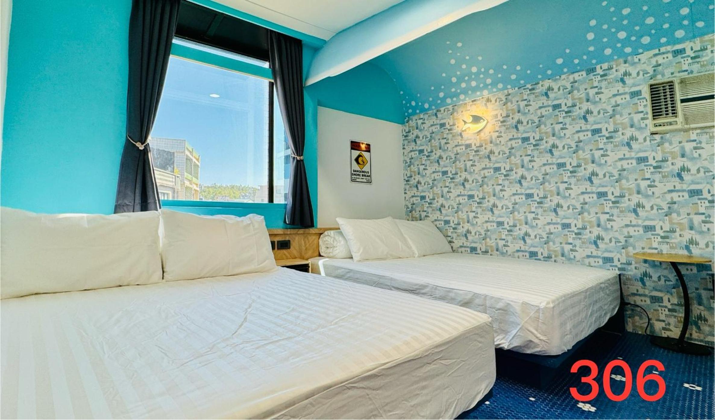 Quadruple Room with Private Bathroom photo 3