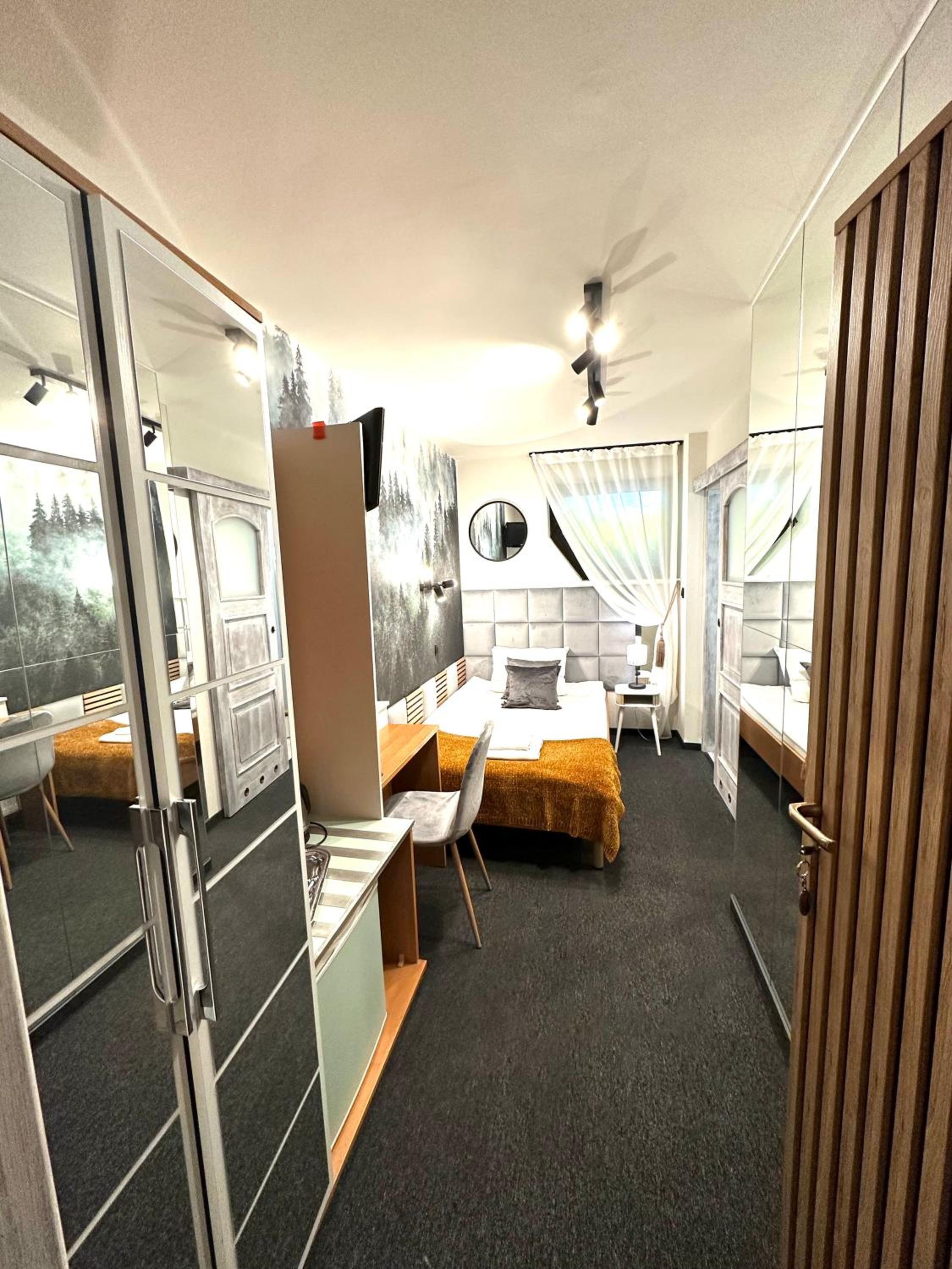 Double Room - Photo 11