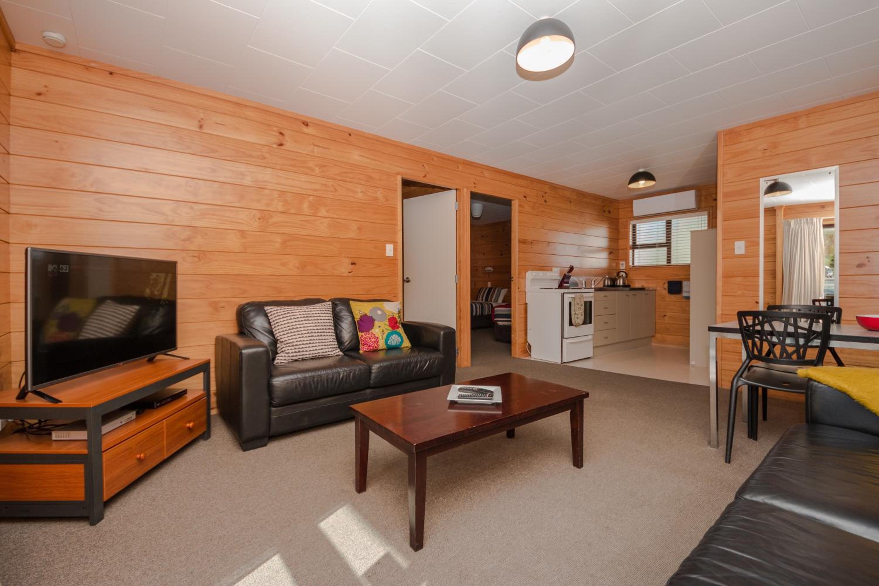 Motel Two Bedroom - Sleeps 5 photo 1