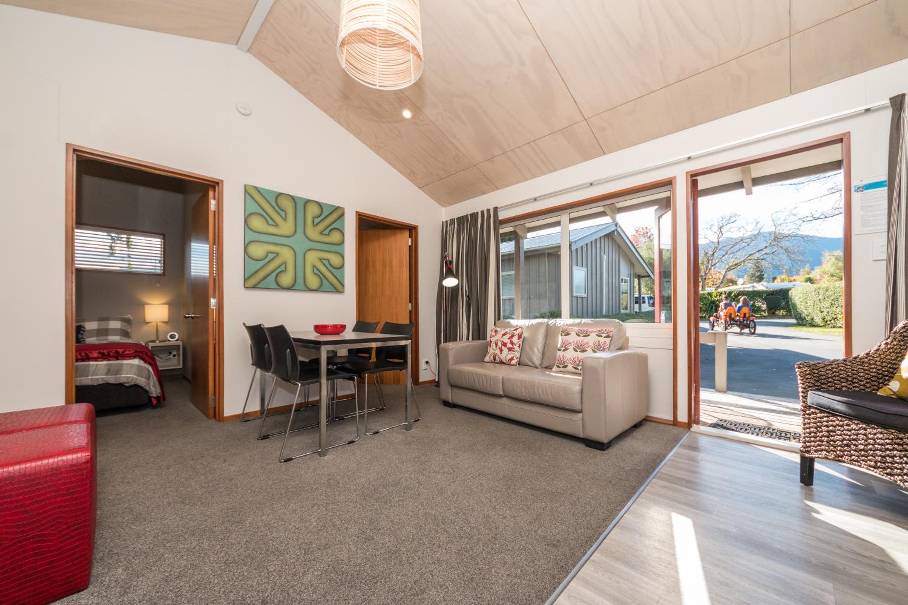 Self Contained Unit - Sleeps 6 photo 3
