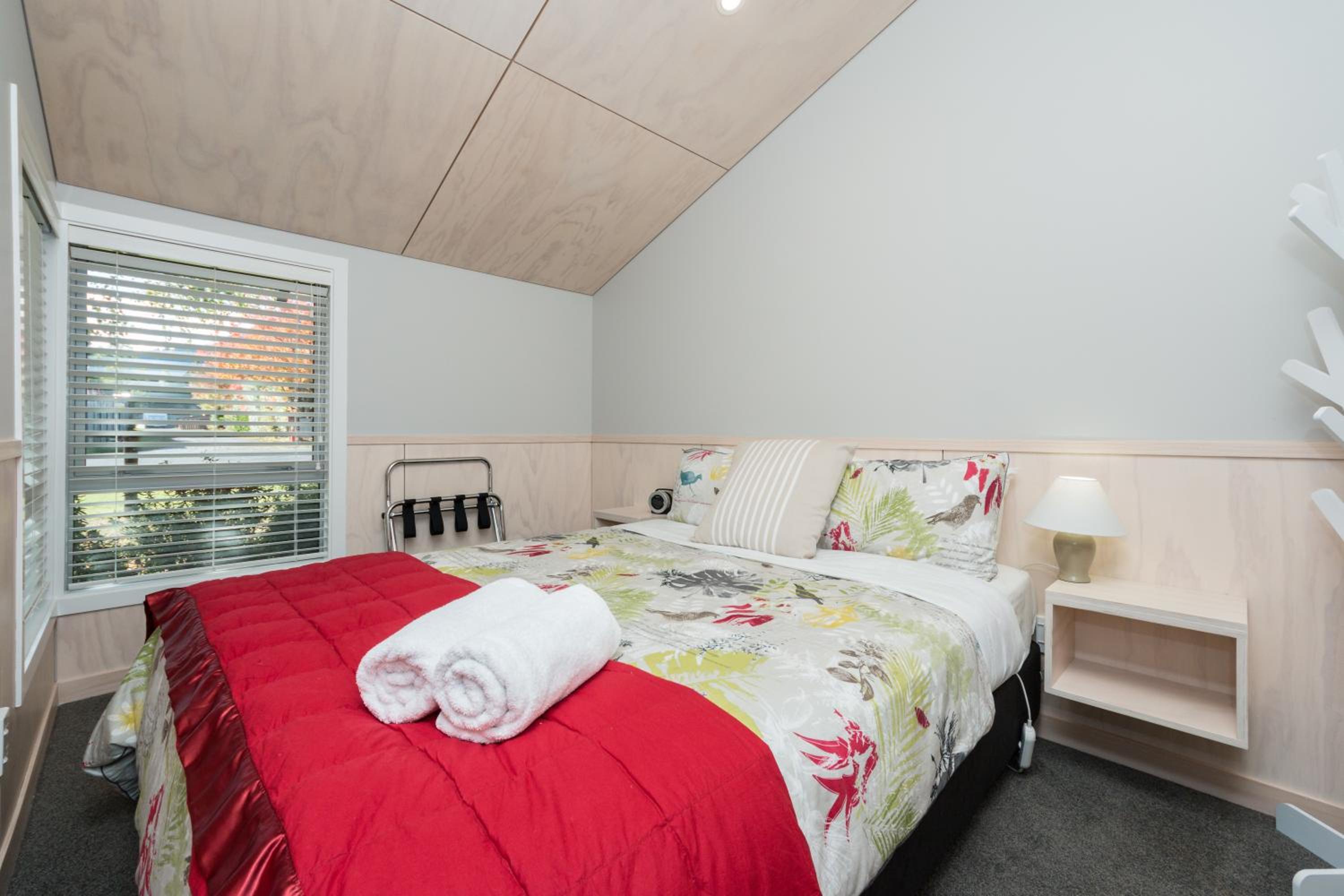 Self Contained Unit - Sleeps 4 photo 1