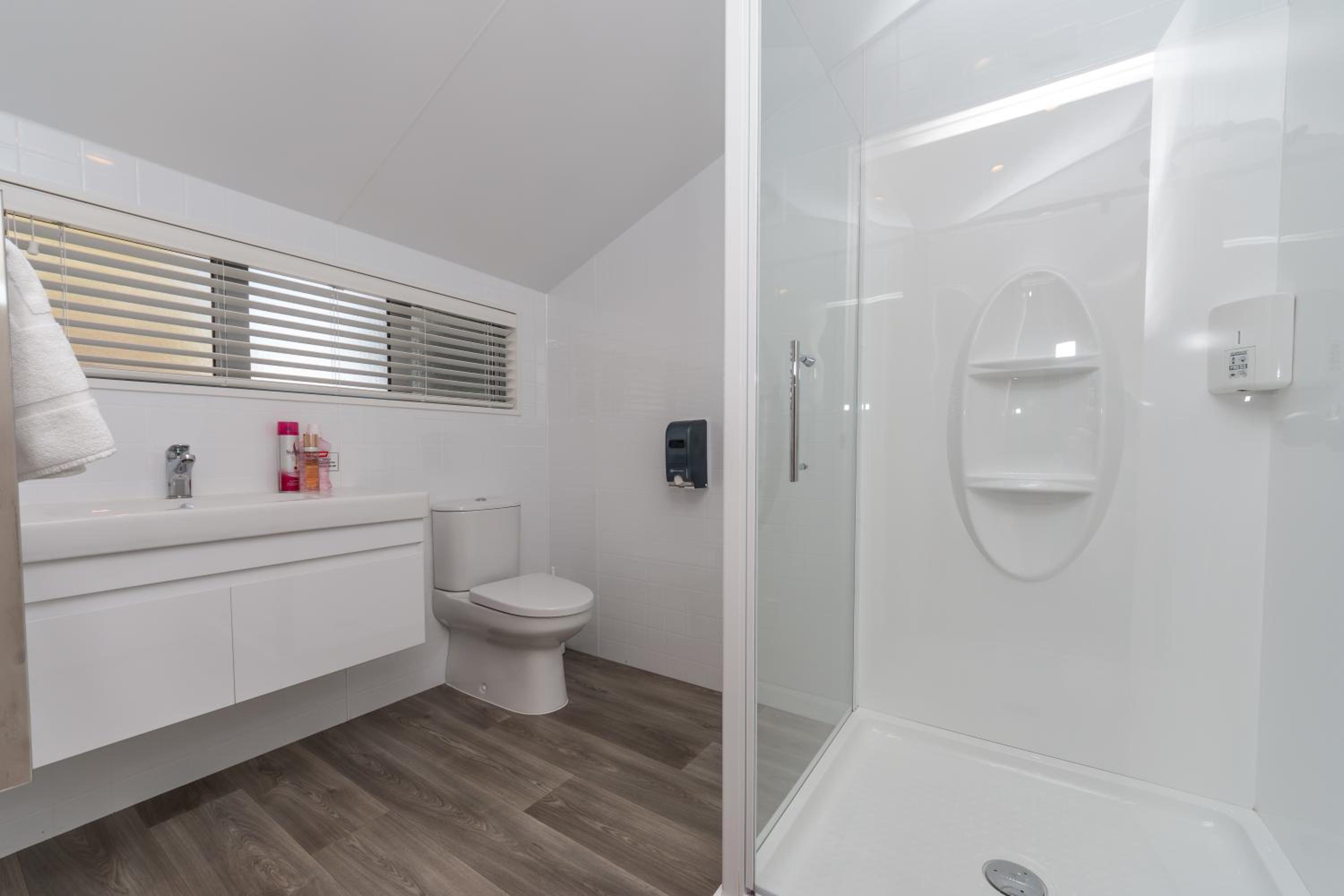 Self Contained Unit - Sleeps 4 photo 2