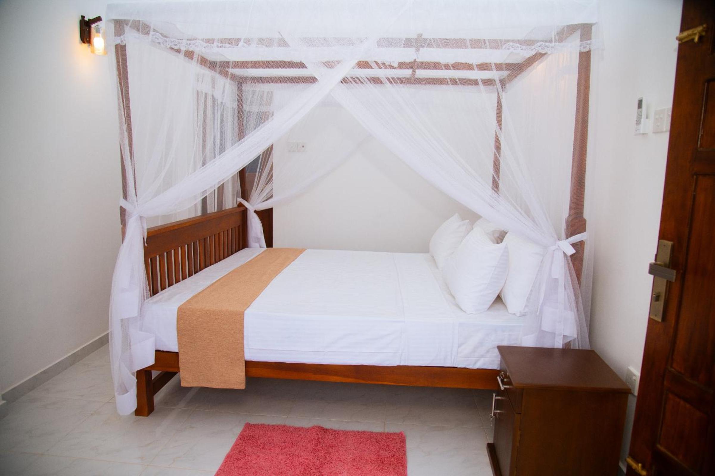 Deluxe Double Room with Balcony photo 3