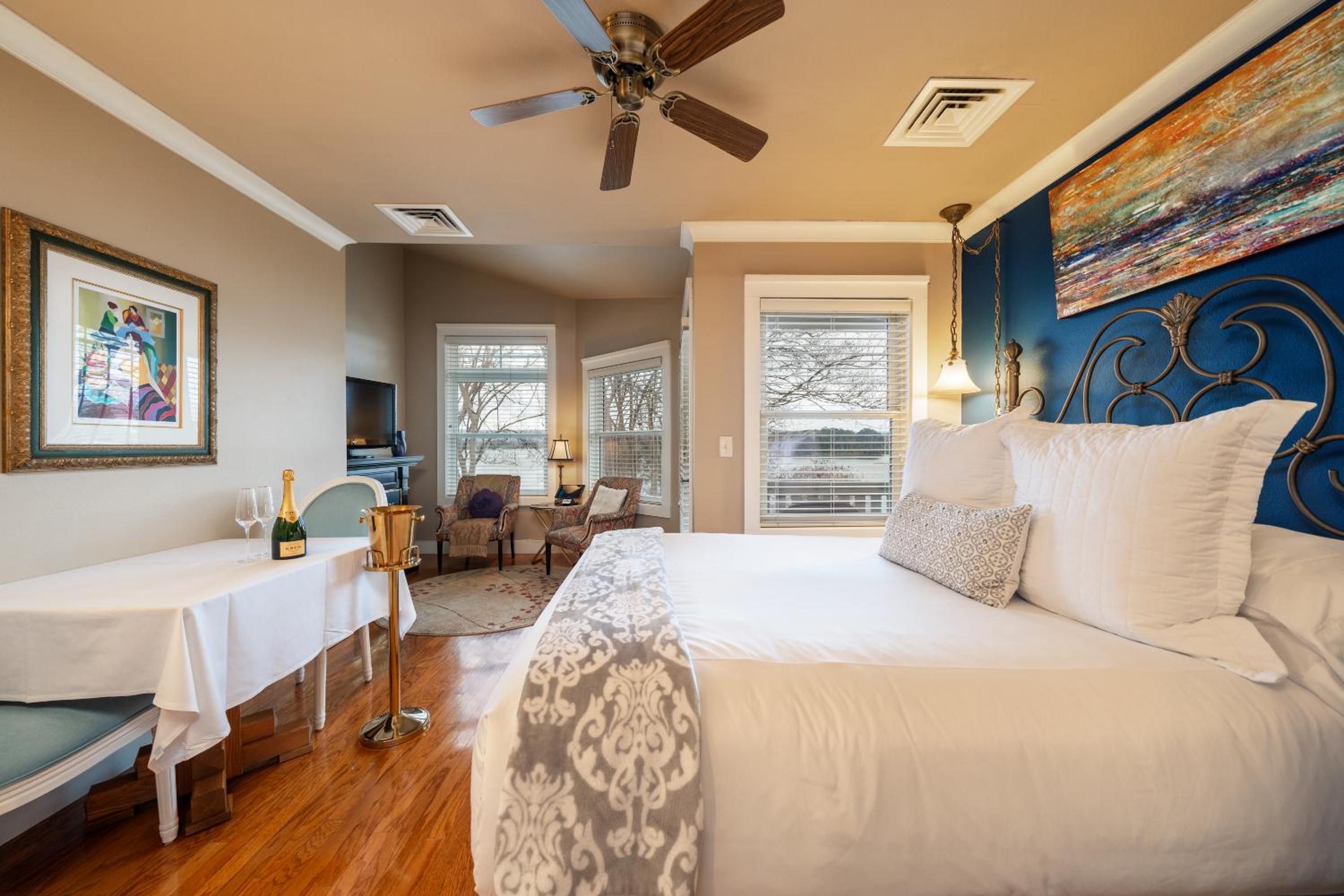 Deluxe Queen Room