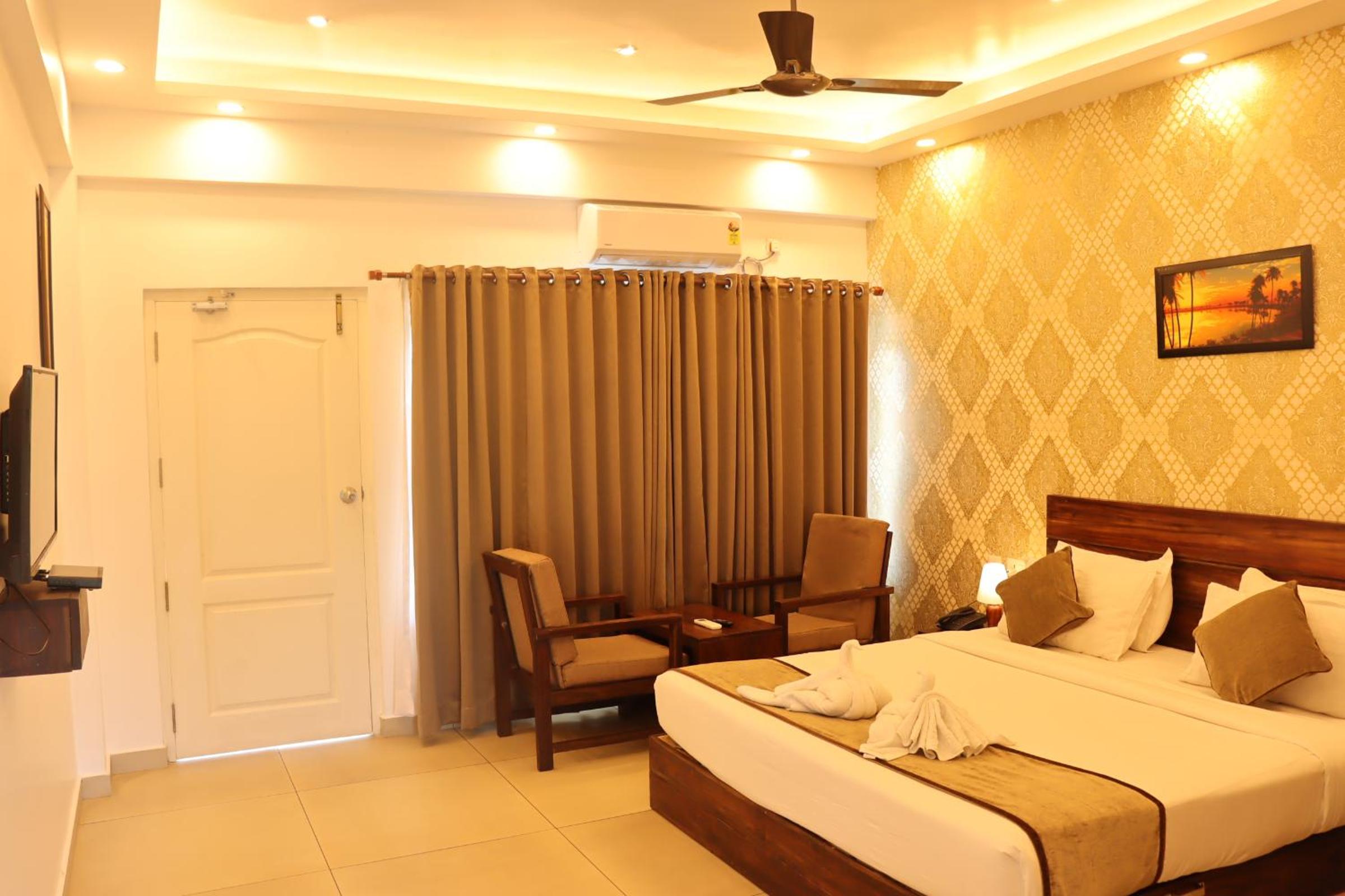 Premium Valley View Room with Balcony - Photo 11