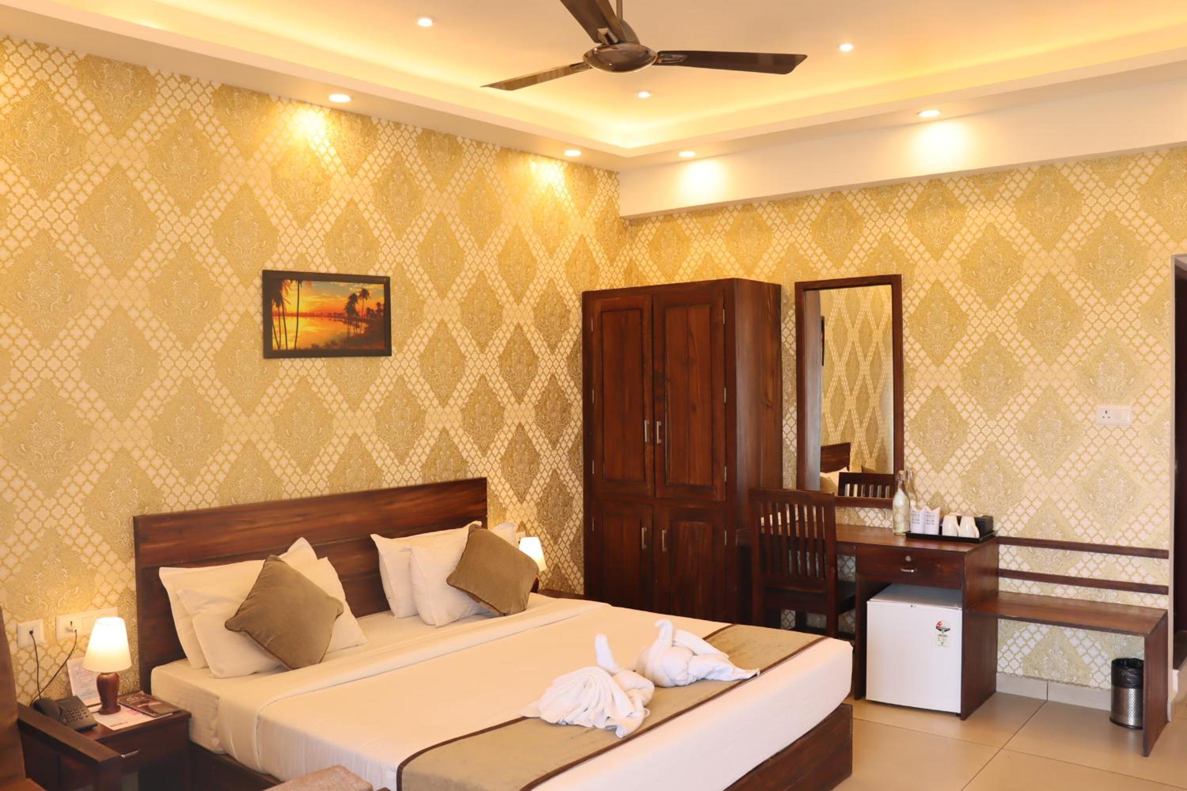 Premium Valley View Room with Balcony - Photo 12