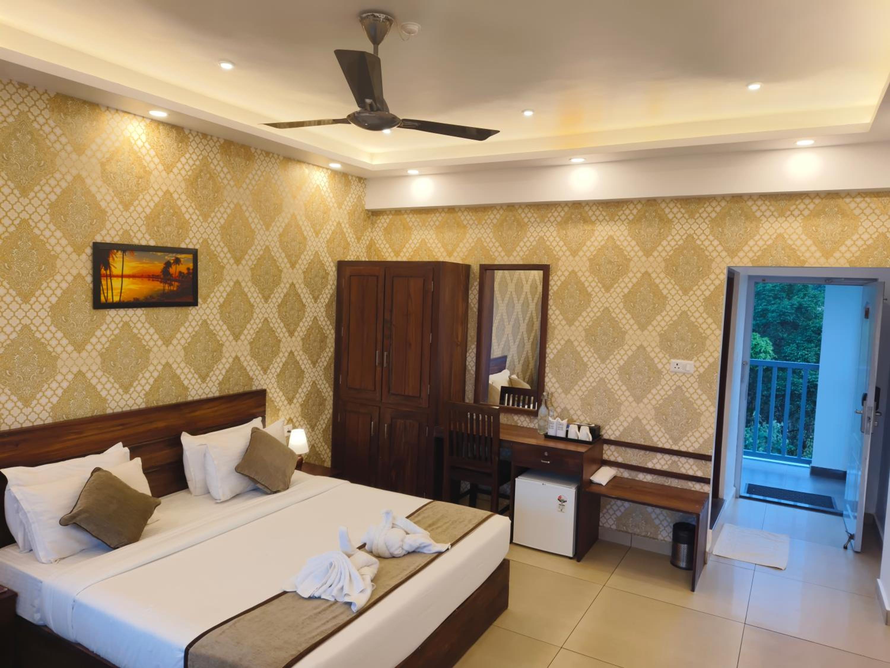 Premium Valley View Room with Balcony - Photo 9
