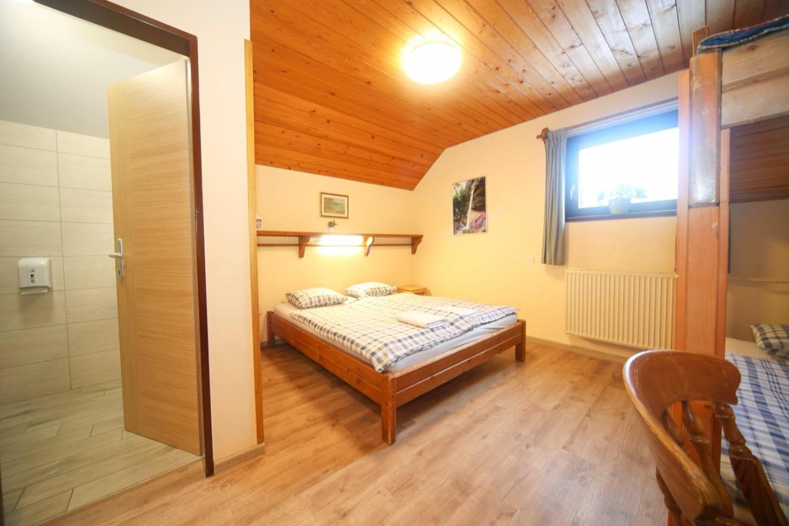 Quadruple Room with Private Bathroom photo 3