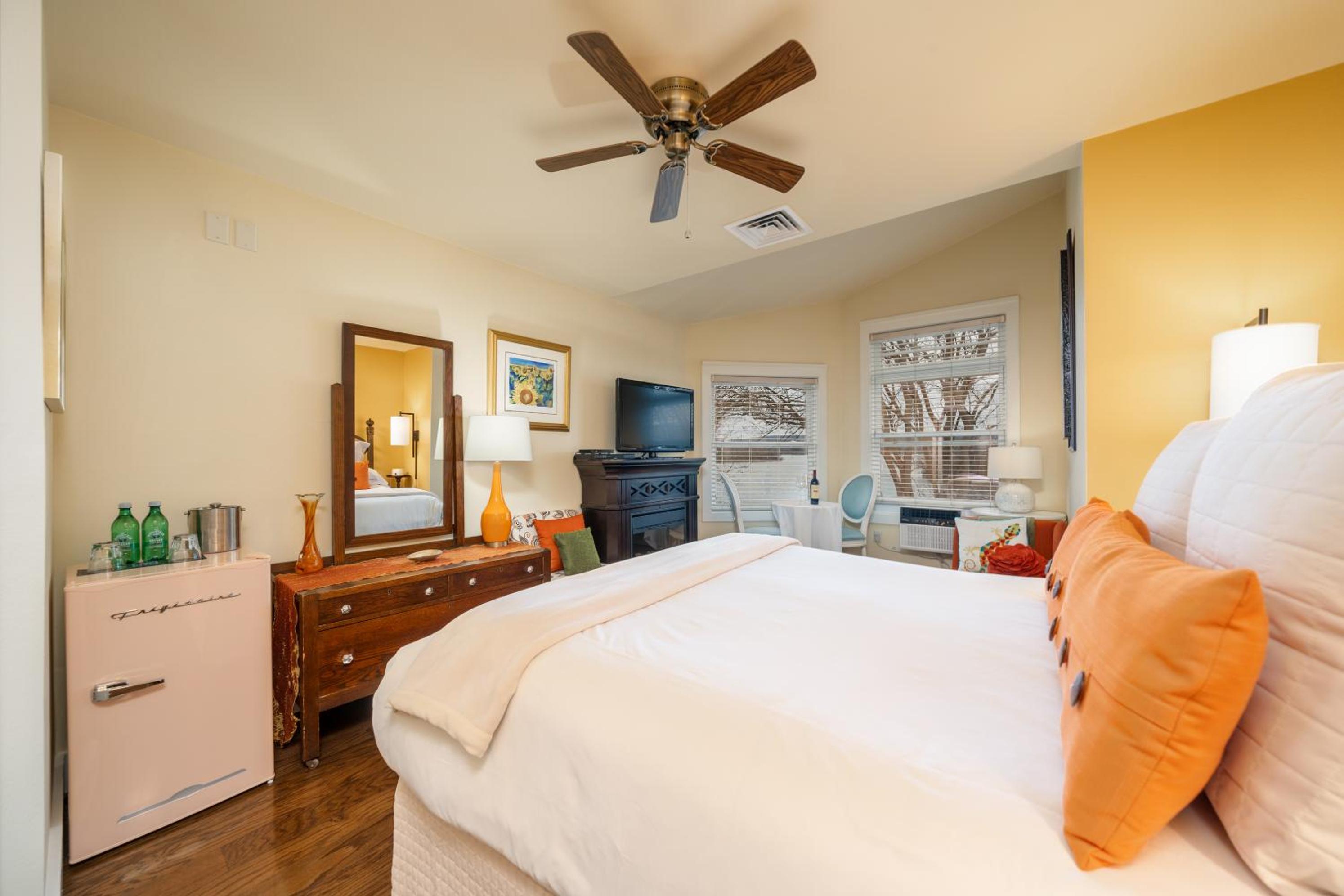 Standard Queen Room photo 2