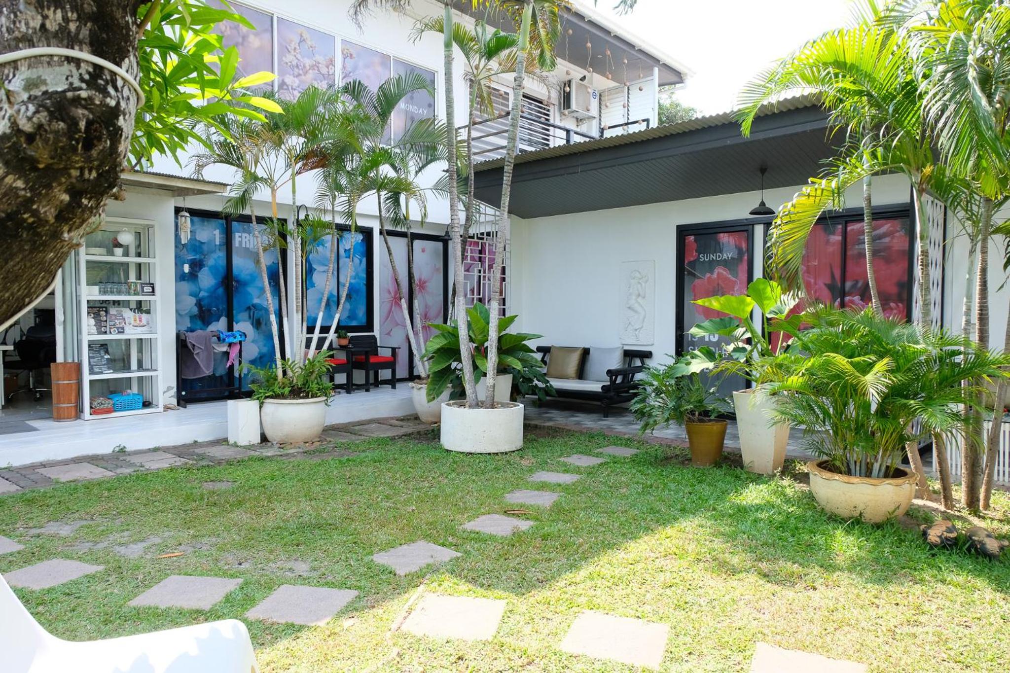 Queen Room with Garden View - Photo 5