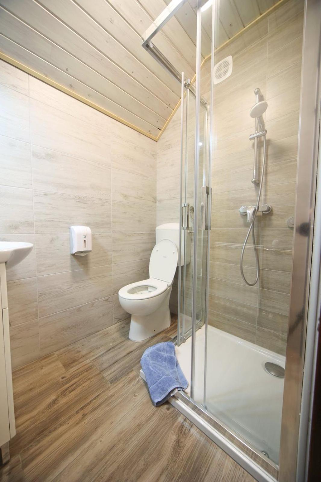 Family Room with Private Bathroom photo 2