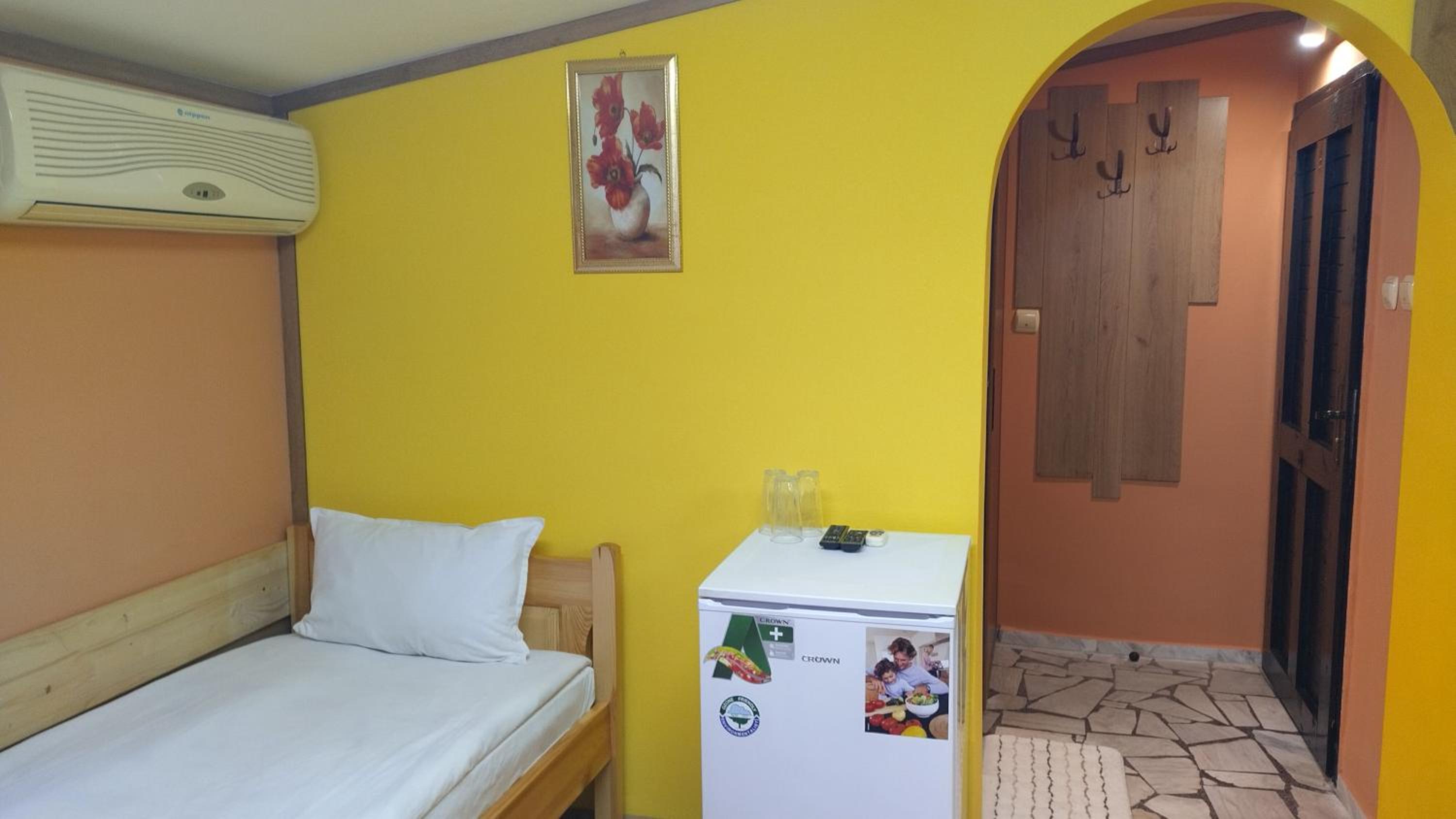 Basic Triple Room photo 1