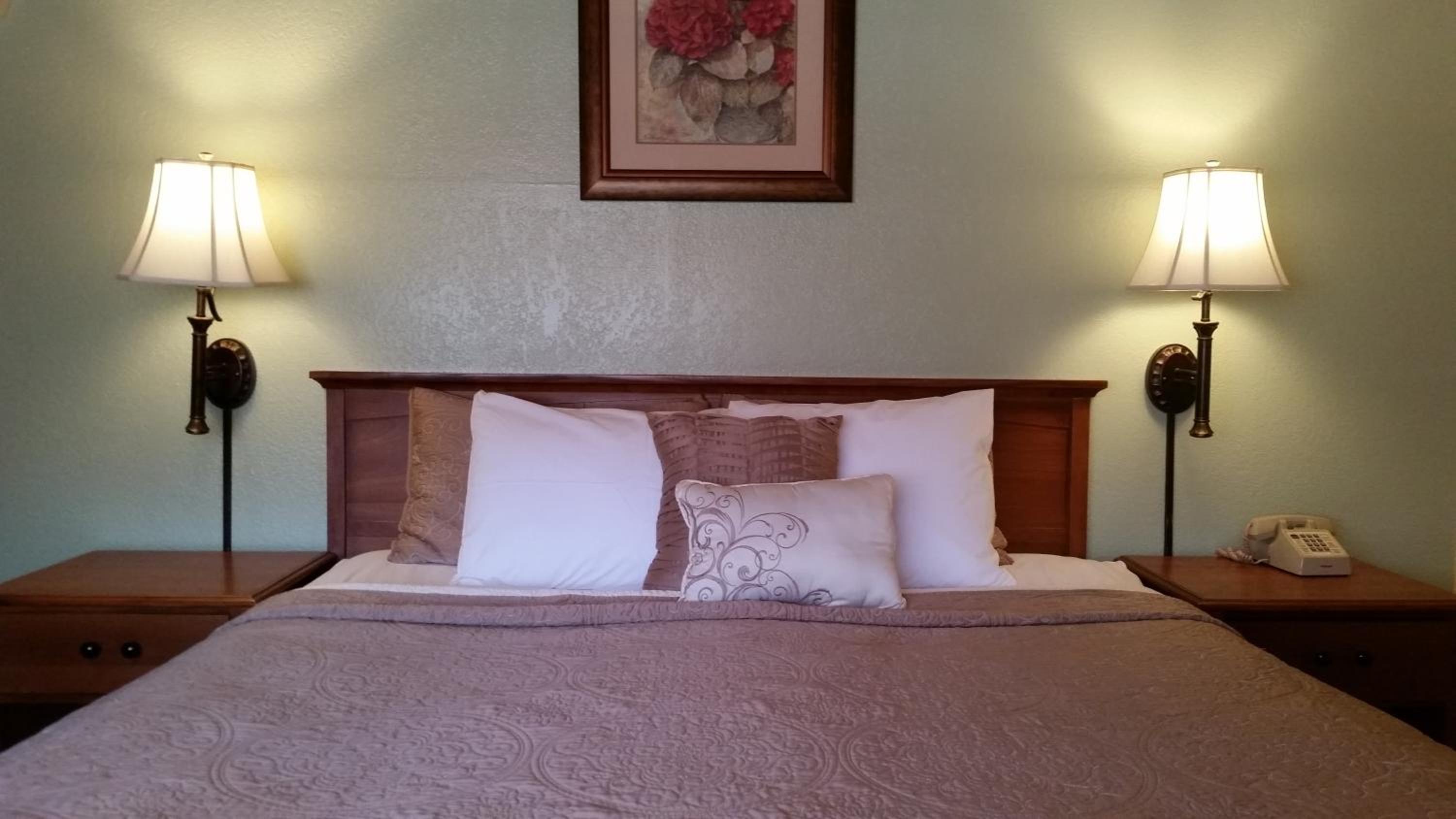 Standard King Room - Photo 1