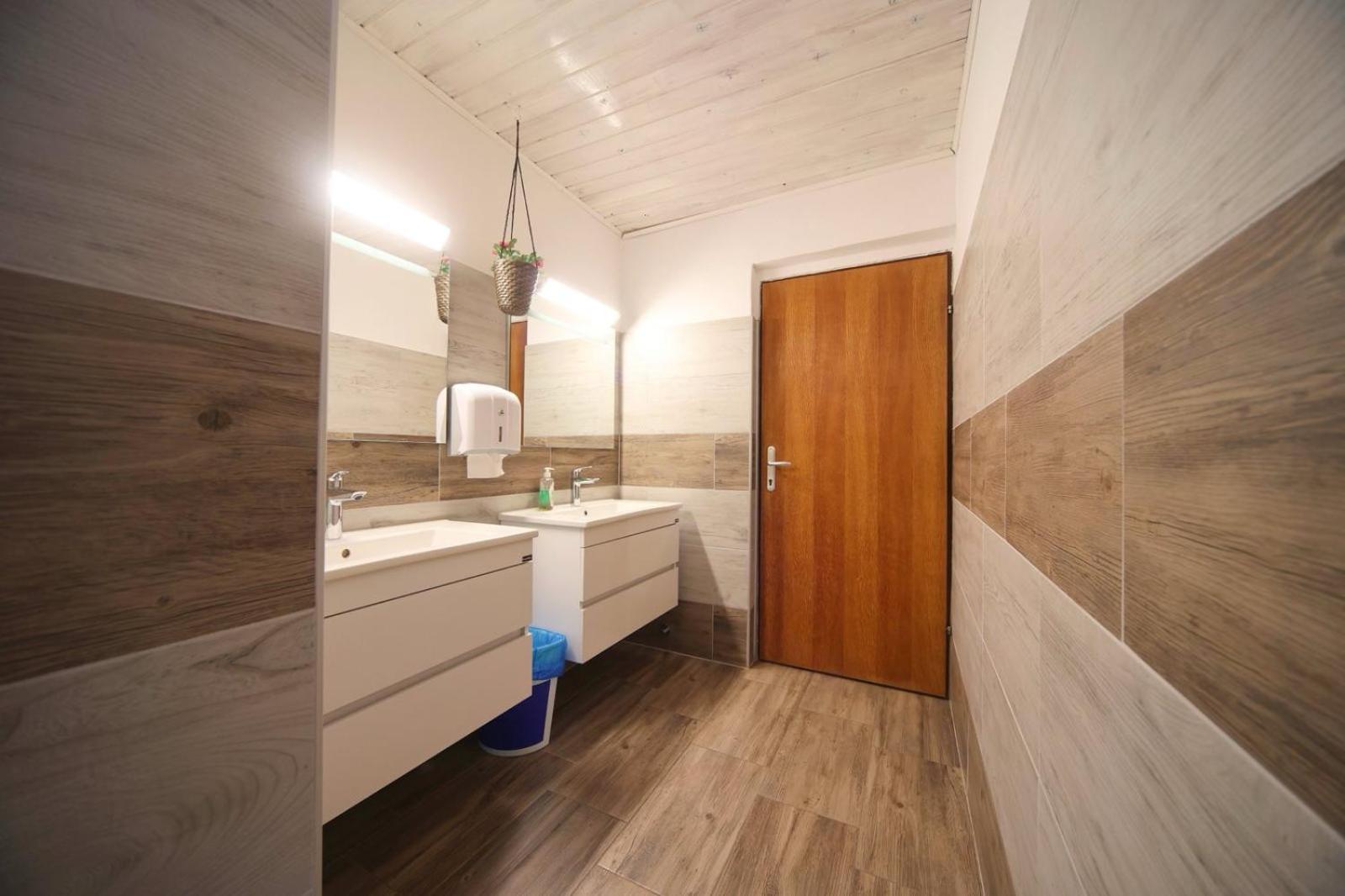Quadruple Room with Shared Bathroom photo 3
