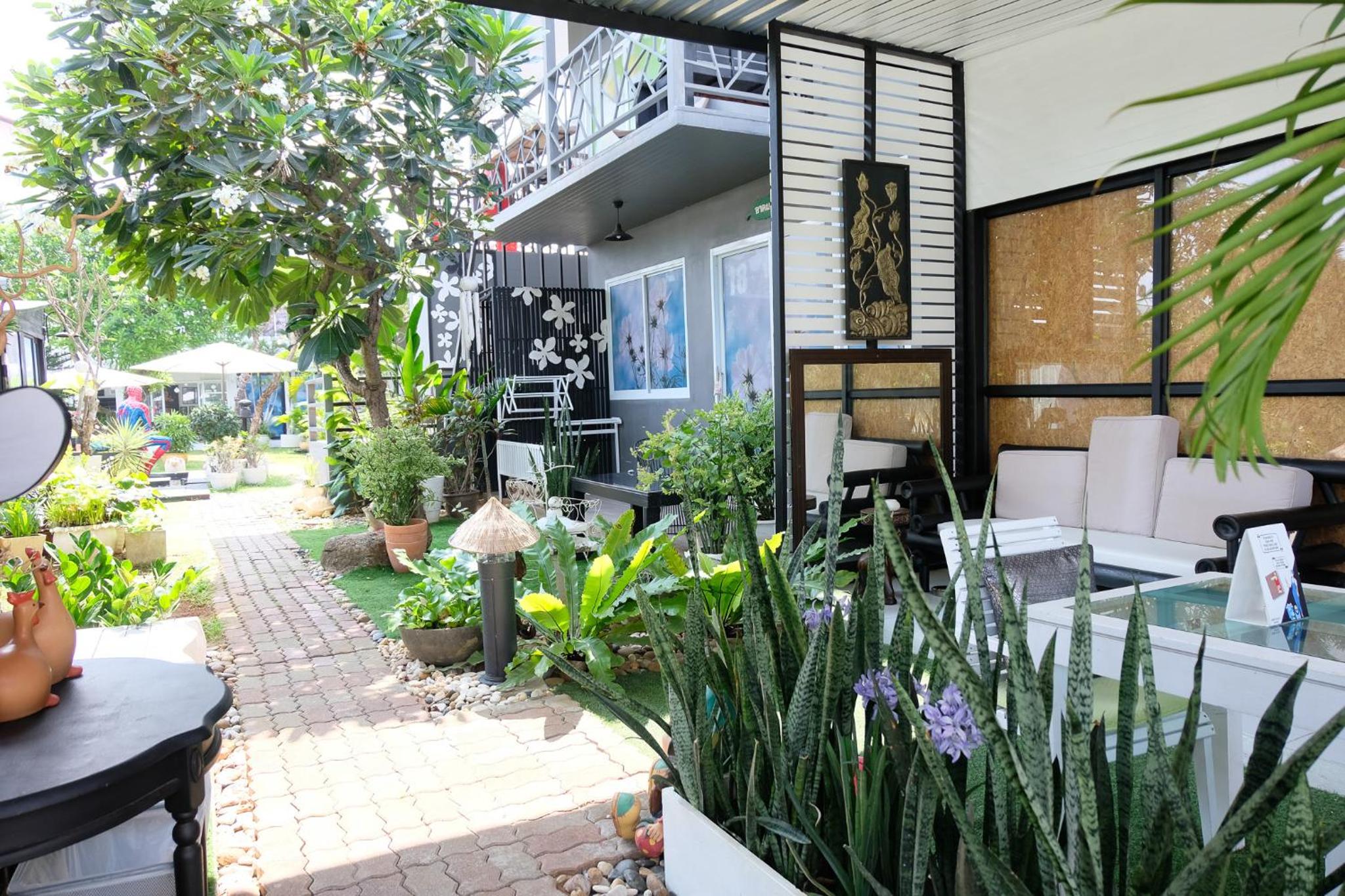 Deluxe Double Room with Balcony - Photo 4