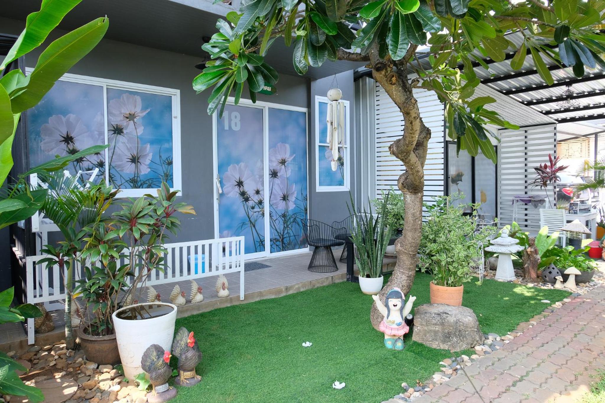 Deluxe King Room with Terrace - Photo 6