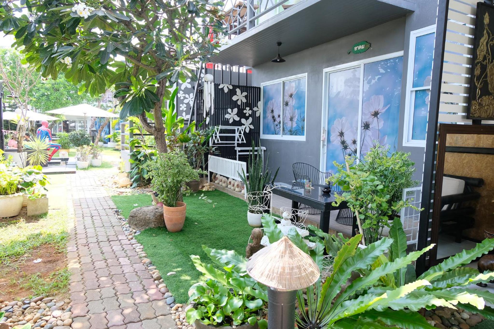 Deluxe King Room with Terrace - Photo 7