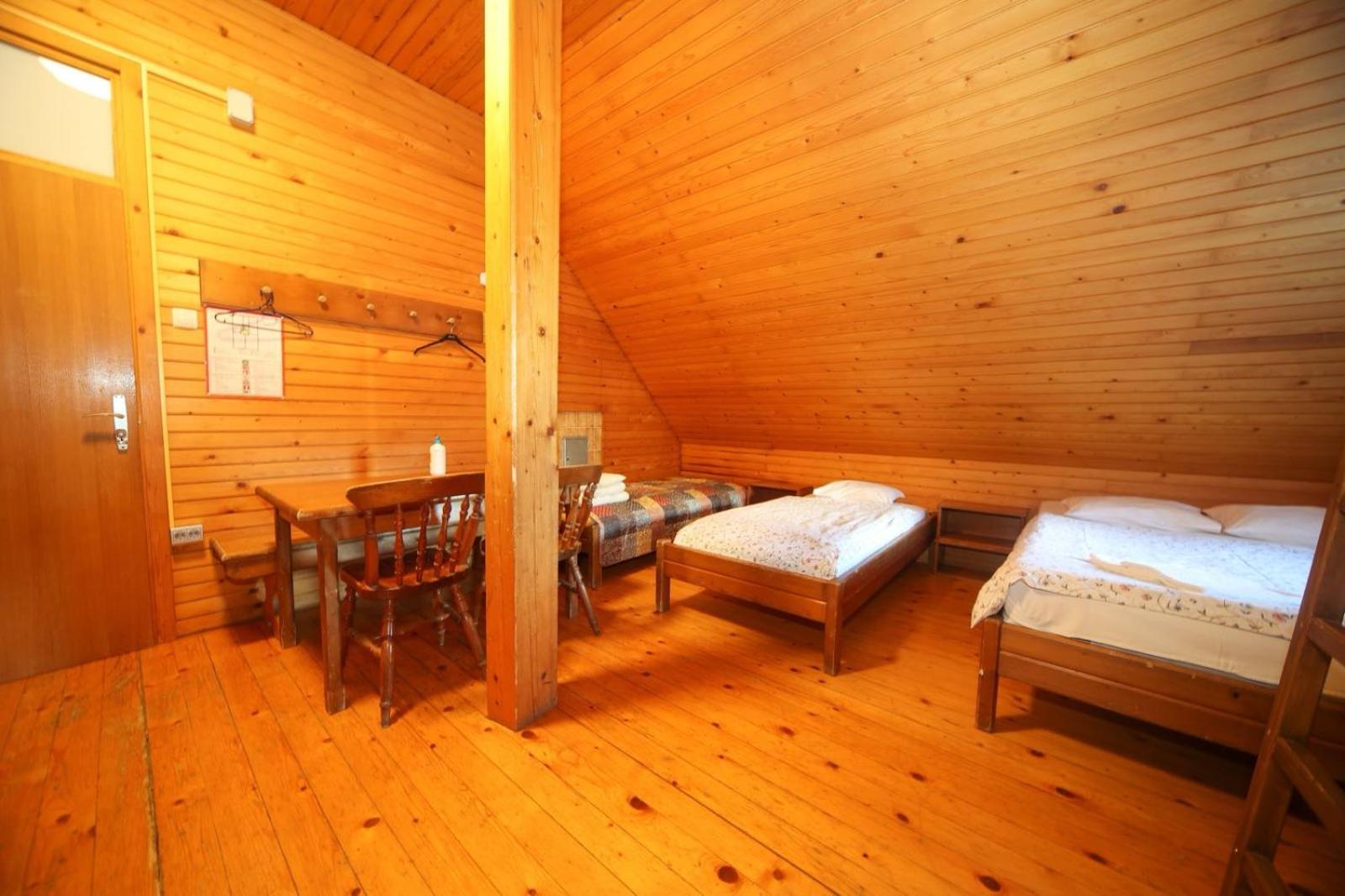 Family Room with Shared Bathroom photo 2