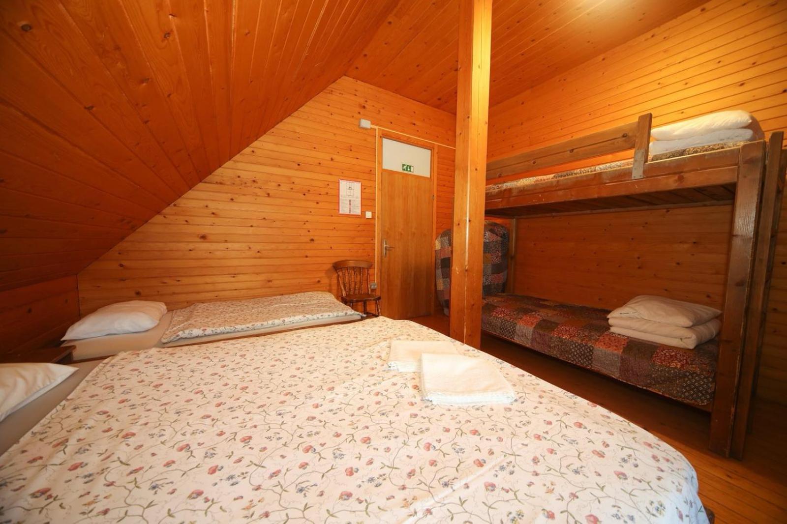 Family Room with Shared Bathroom photo 3
