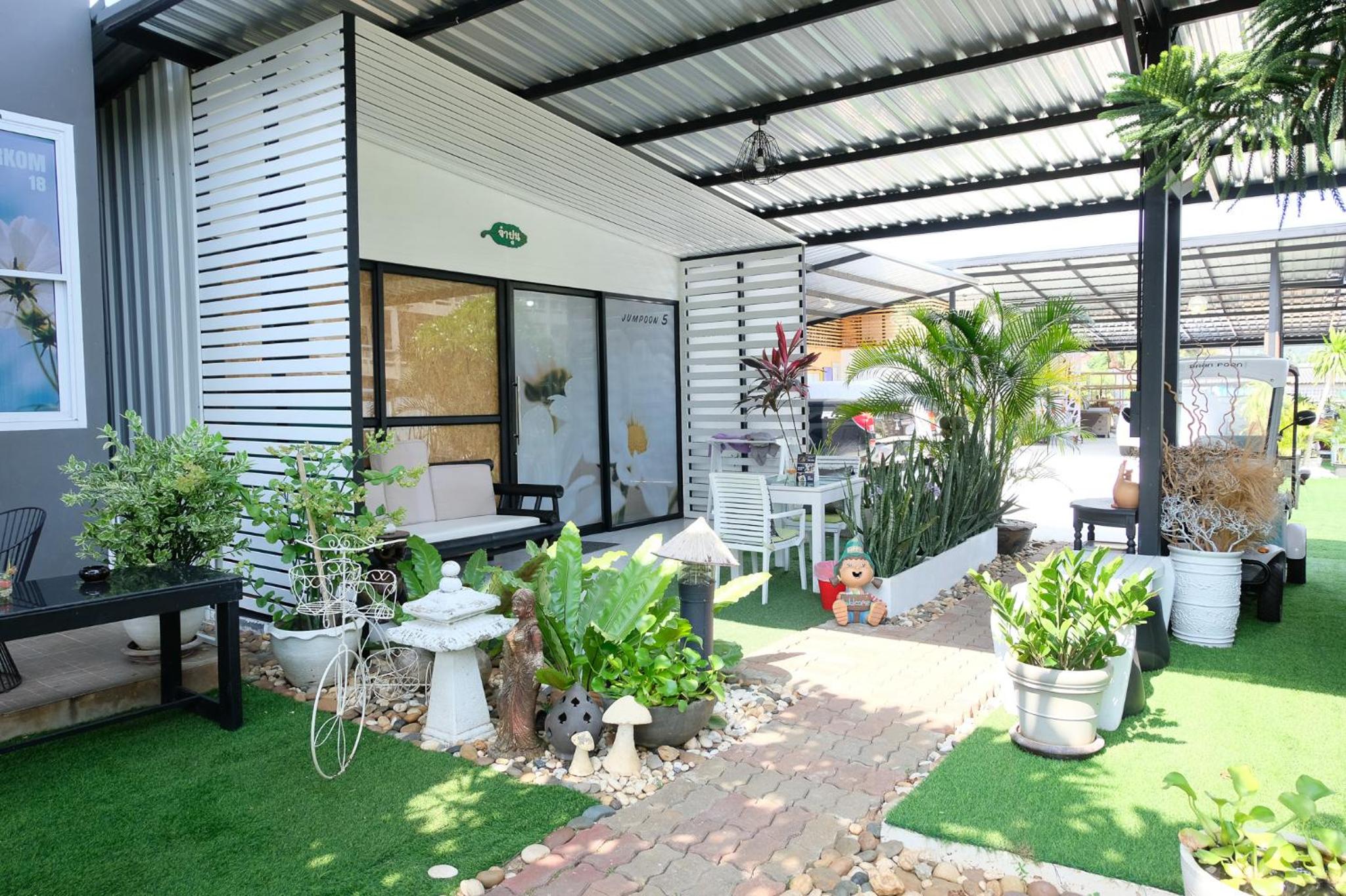 Deluxe Double Room with Balcony - Photo 7