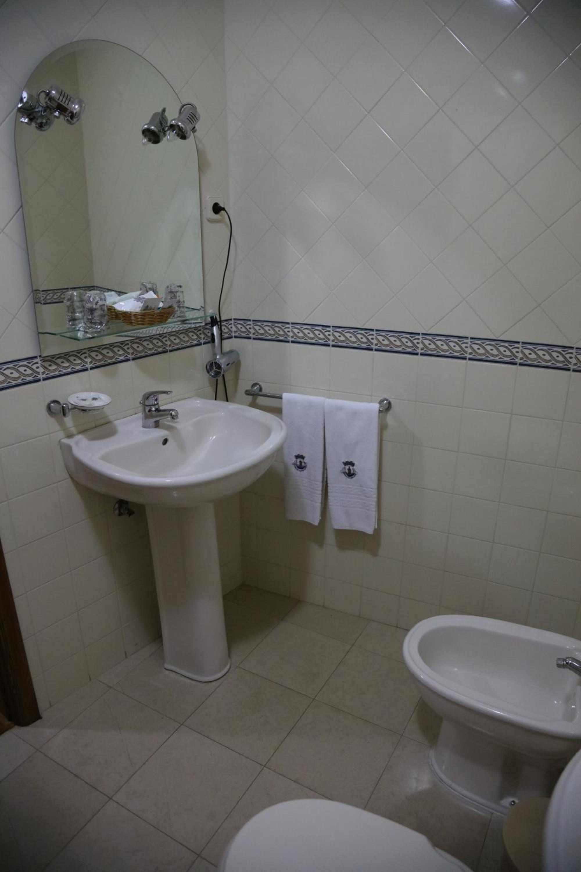 Double Room - Photo 2