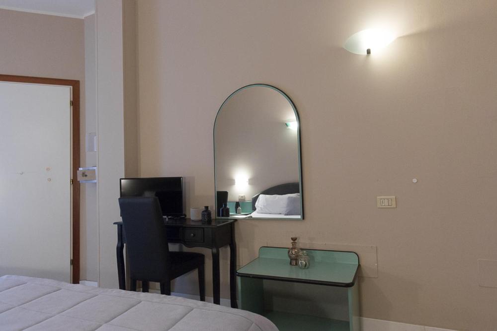 Deluxe Double Room with Balcony and Sea View