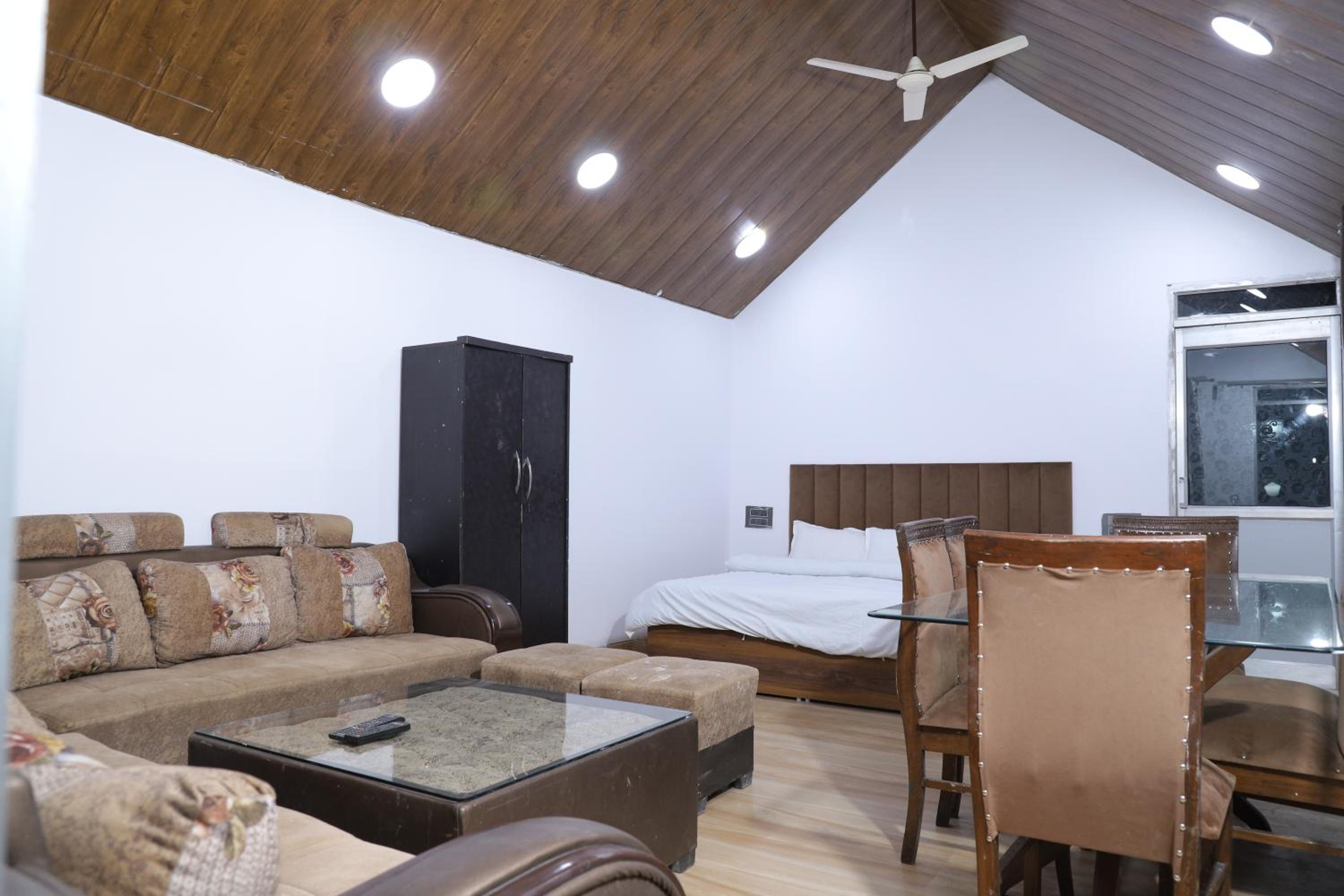 Deluxe Family Suite photo 3